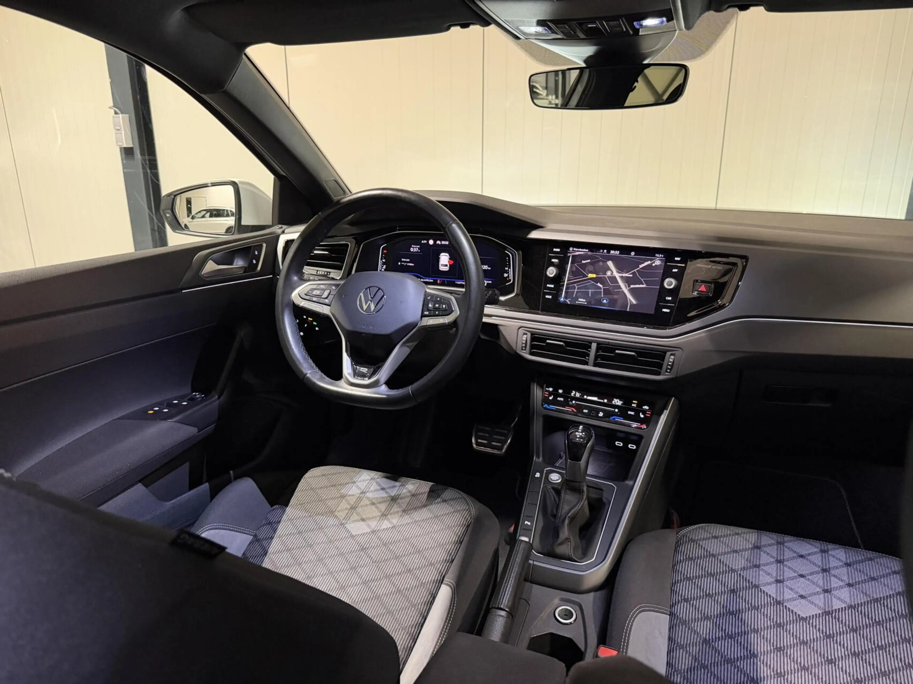 Volkswagen Polo 1.0 TSI R-Line Pano Virtual Sfeer IQ Light — photo 13