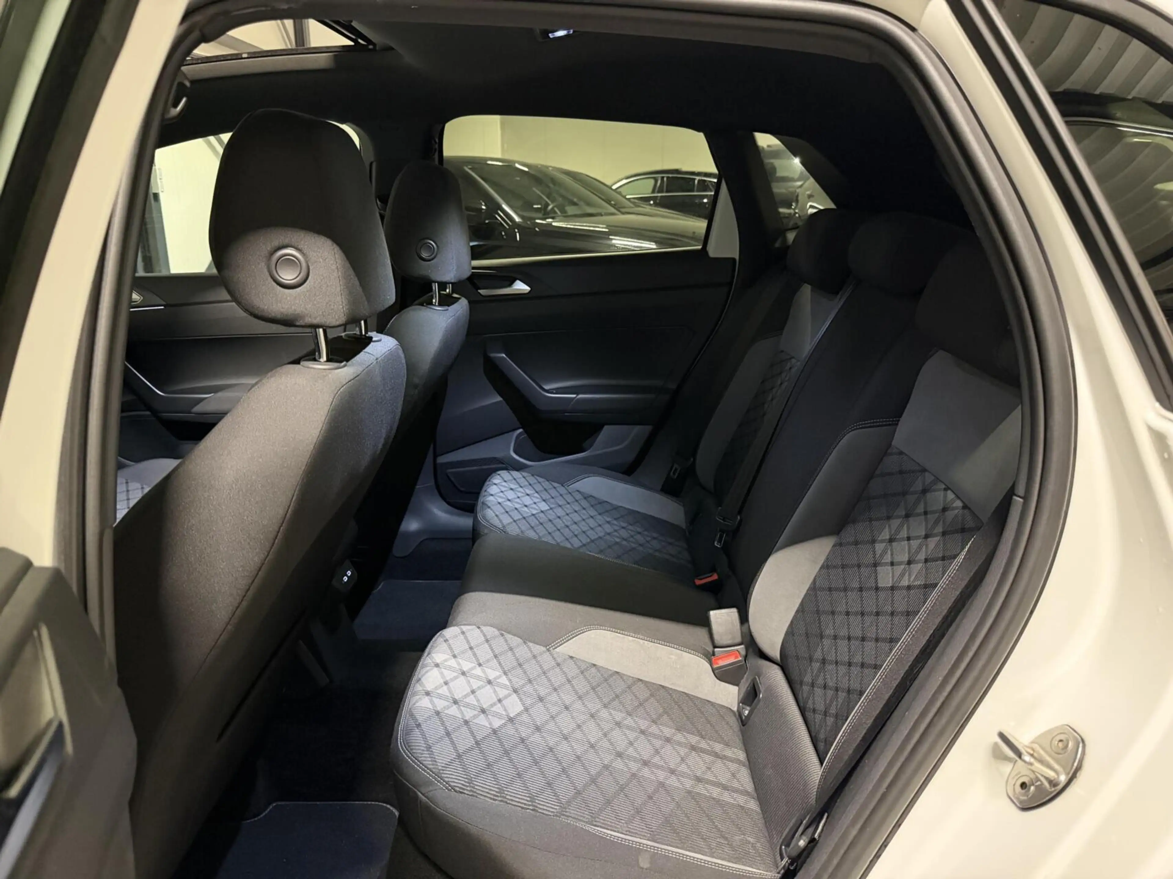 Volkswagen Polo 1.0 TSI R-Line Pano Virtual Sfeer IQ Light — photo 23