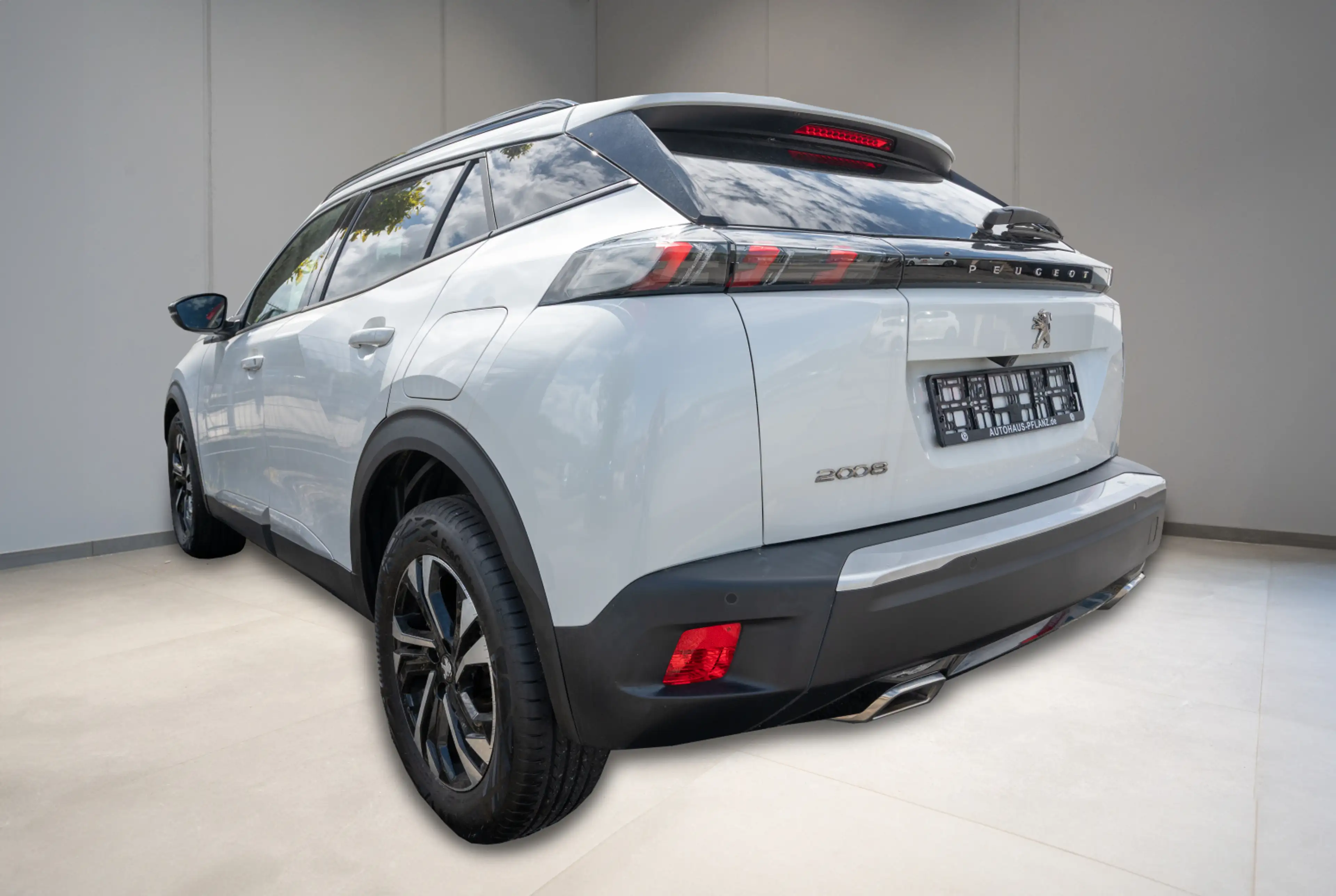 Peugeot 2008 Allure 1.2 PureTech 130 EAT8 *MIRROR SCREEN*180°KAMERA* — photo 4