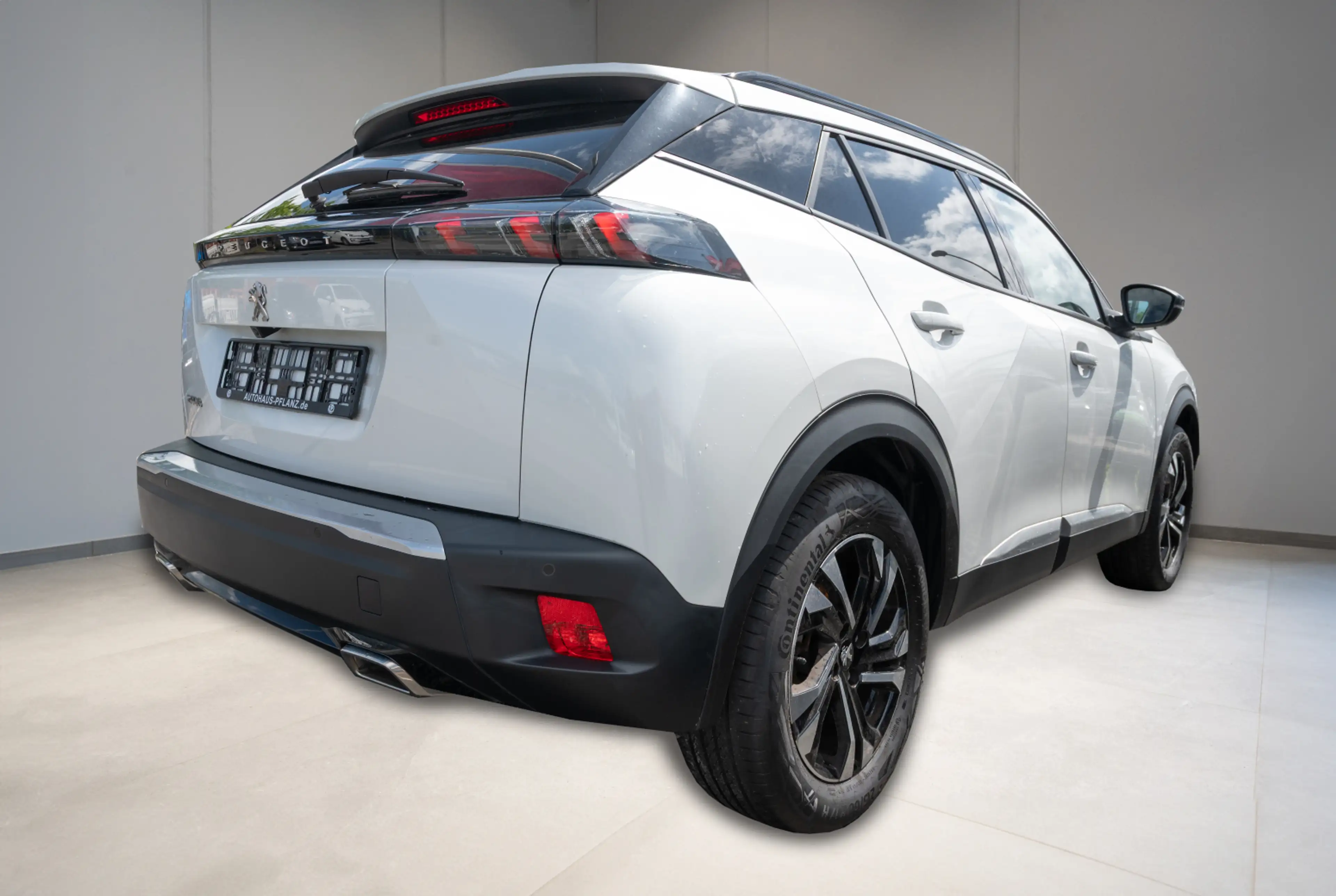 Peugeot 2008 Allure 1.2 PureTech 130 EAT8 *MIRROR SCREEN*180°KAMERA* — photo 3