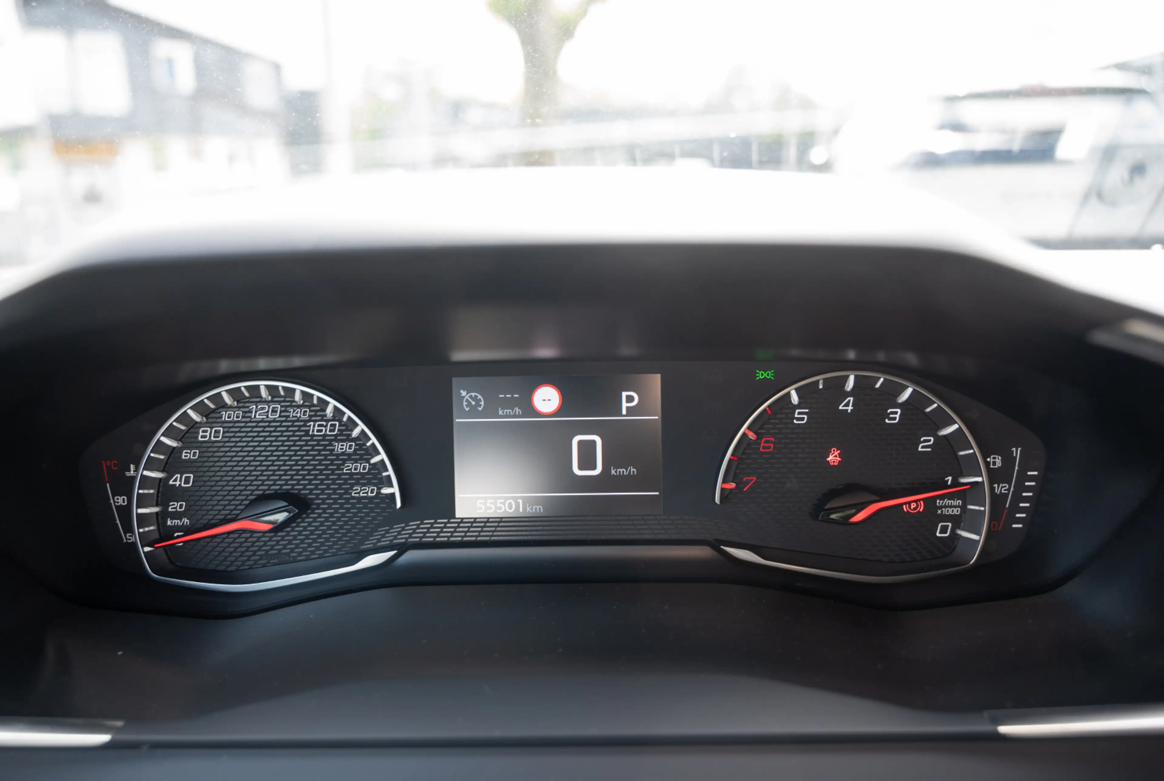 Peugeot 2008 Allure 1.2 PureTech 130 EAT8 *MIRROR SCREEN*180°KAMERA* — photo 14