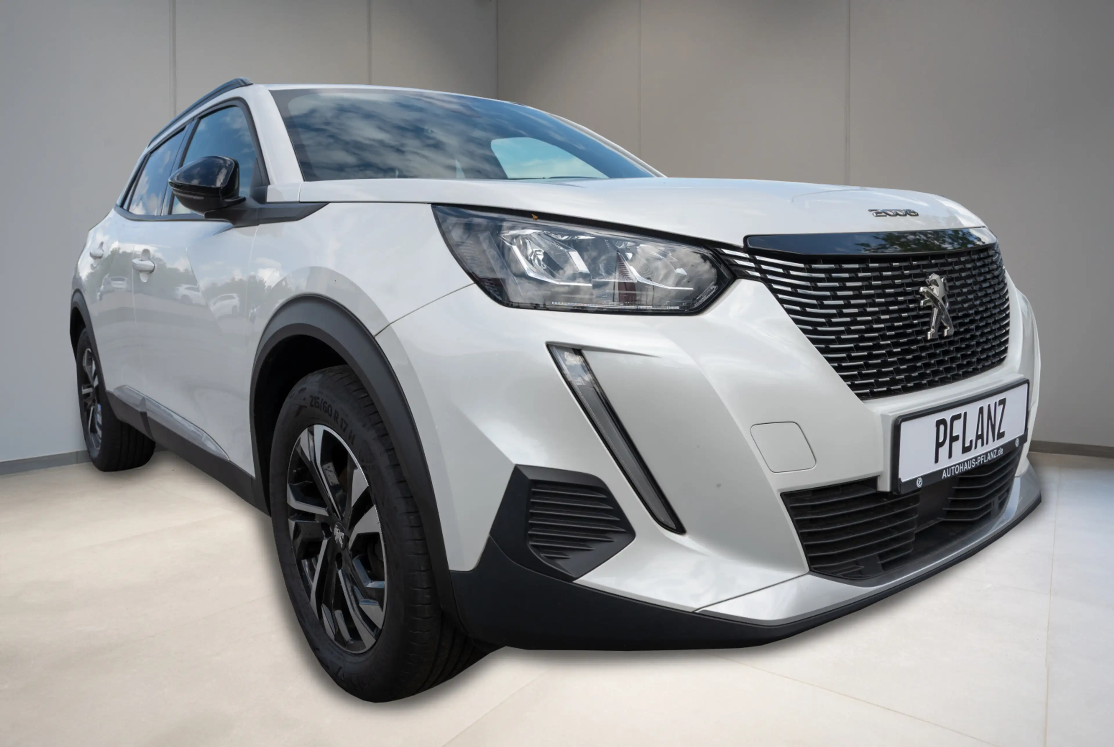 Peugeot 2008 Allure 1.2 PureTech 130 EAT8 *MIRROR SCREEN*180°KAMERA* — photo 2