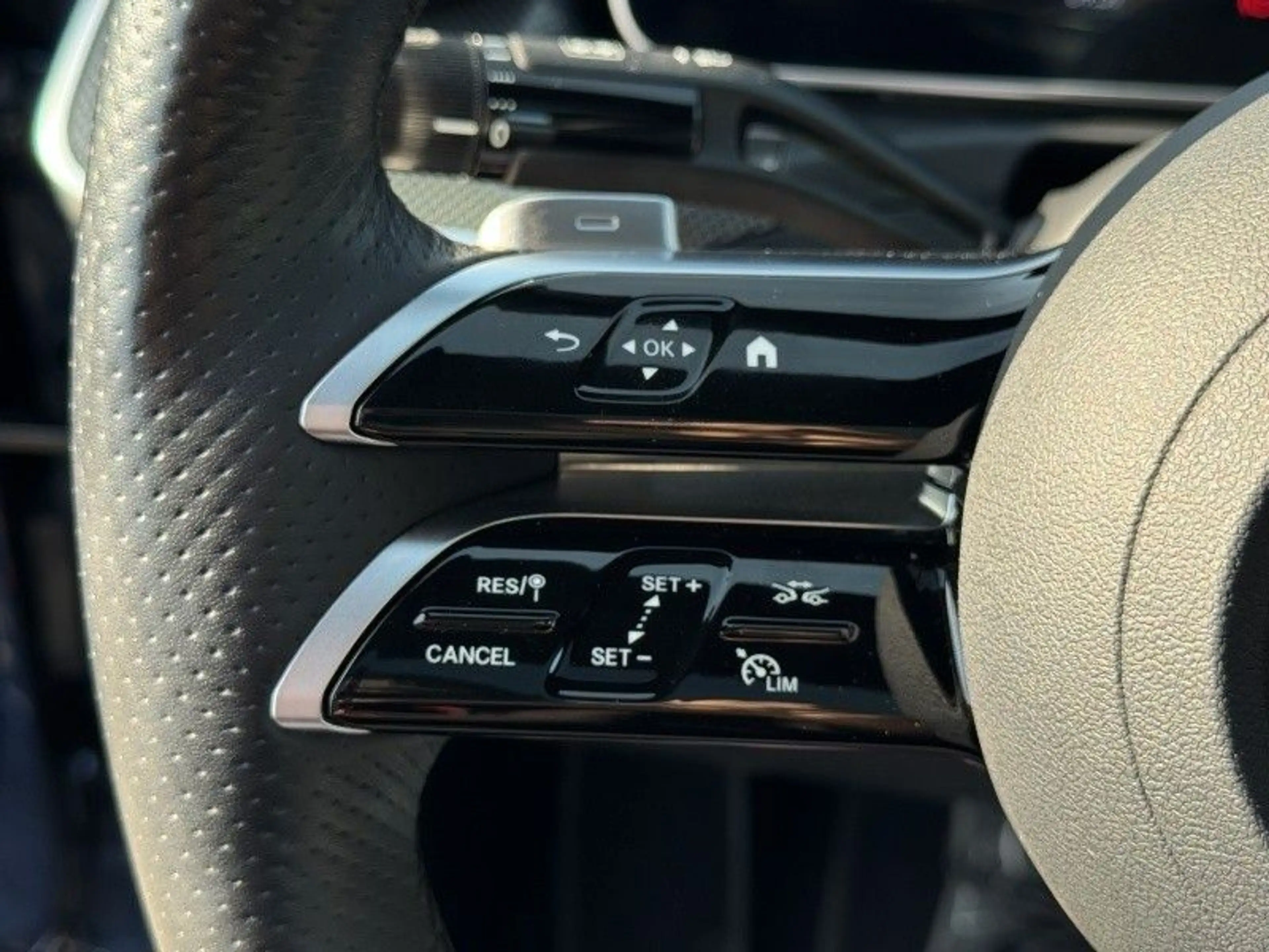 Mercedes-Benz C 300 d 4Matic — photo 12