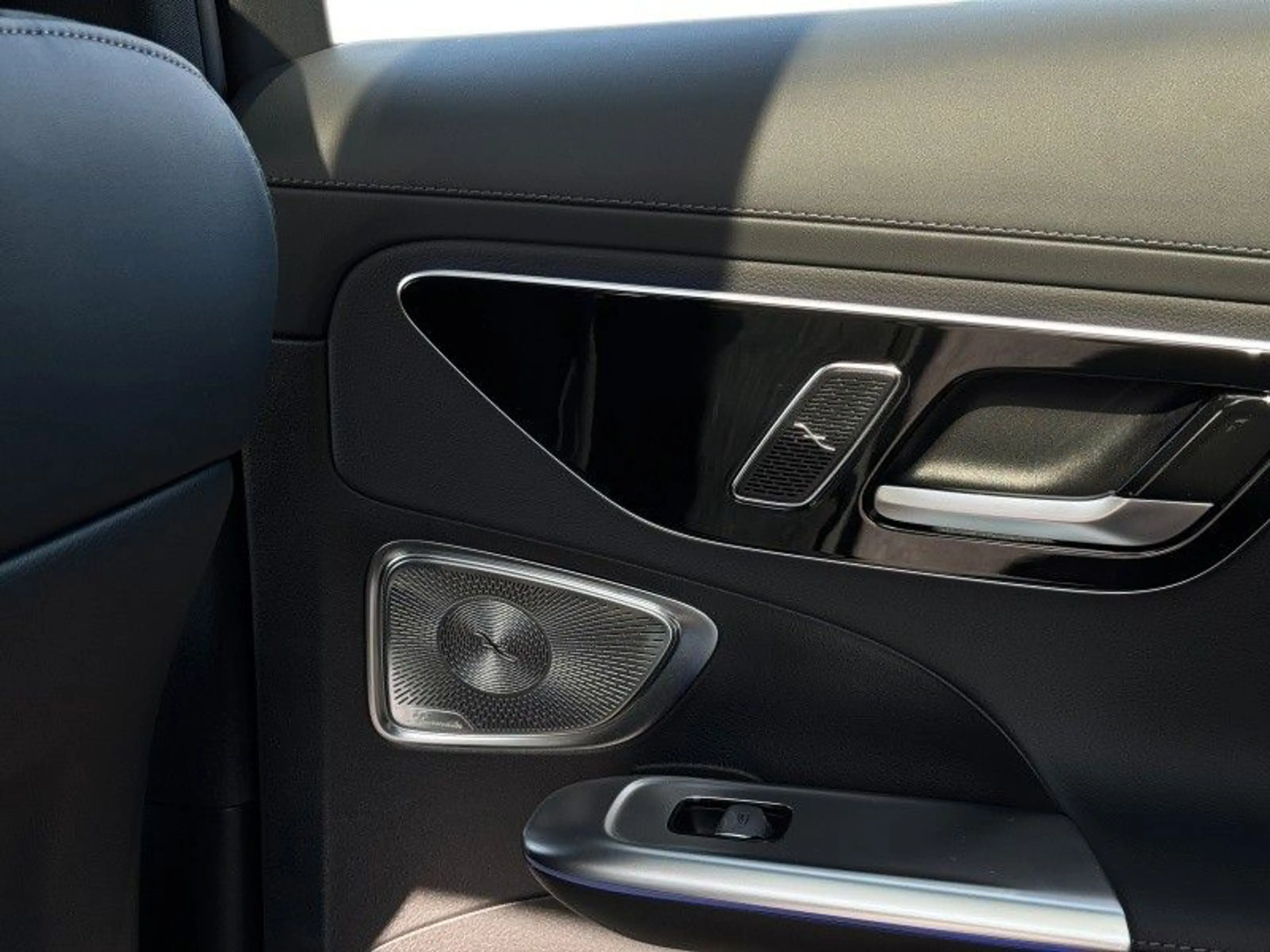 Mercedes-Benz C 300 d 4Matic — photo 19