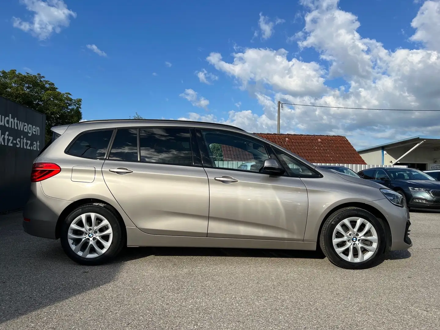 BMW 218 d Gran Tourer Aut. Silber - 2