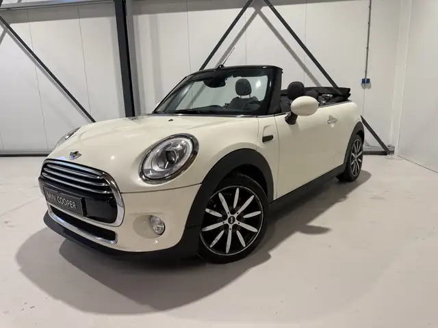 MINI Cooper Cabrio Mini 1.5 Chili. LED,Half leer,17". Eerste eig !! Z