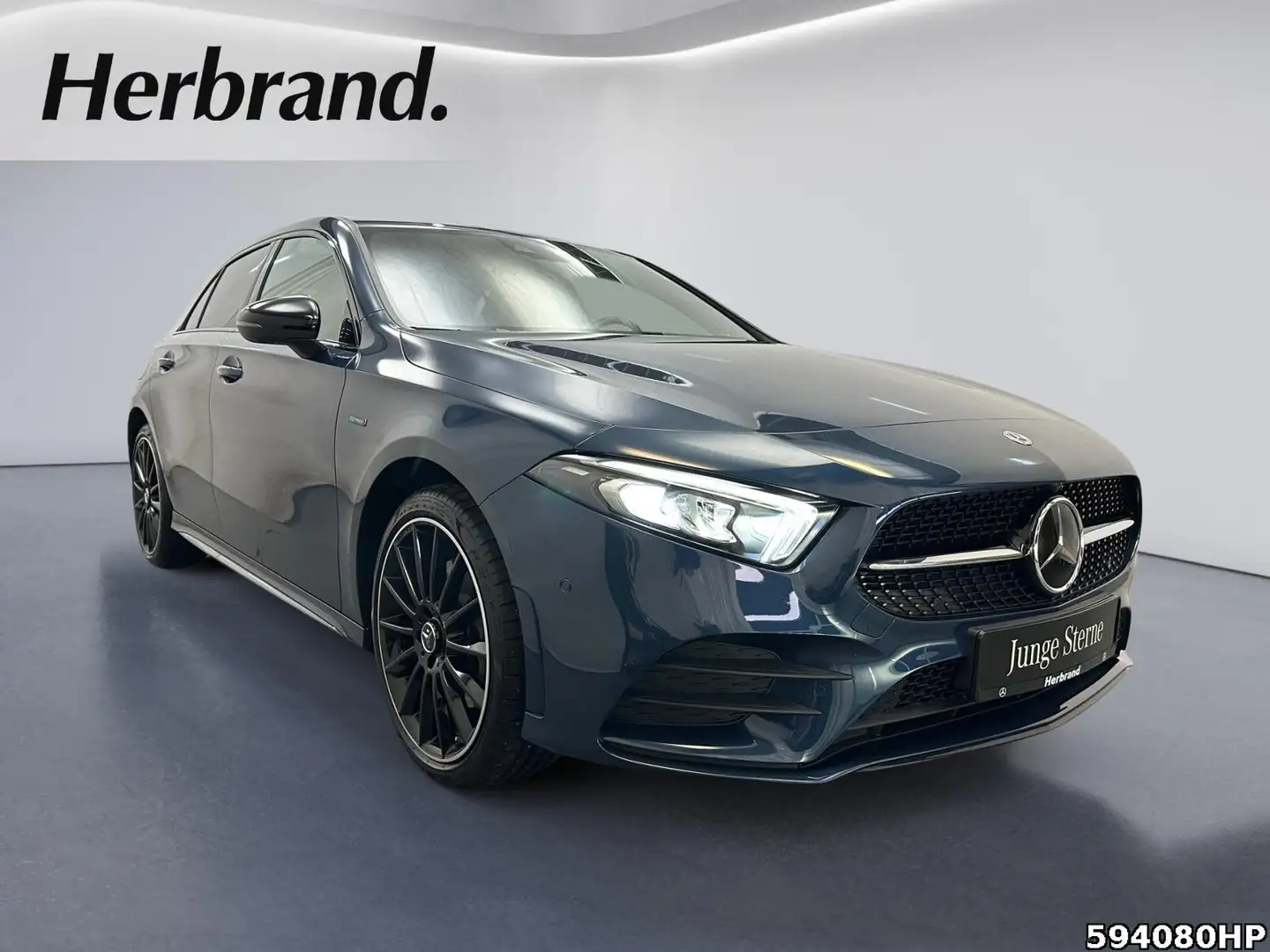 Mercedes-Benz A 250 AMG EDITION 2020  Night DISTRONIC 360° Blau - 2