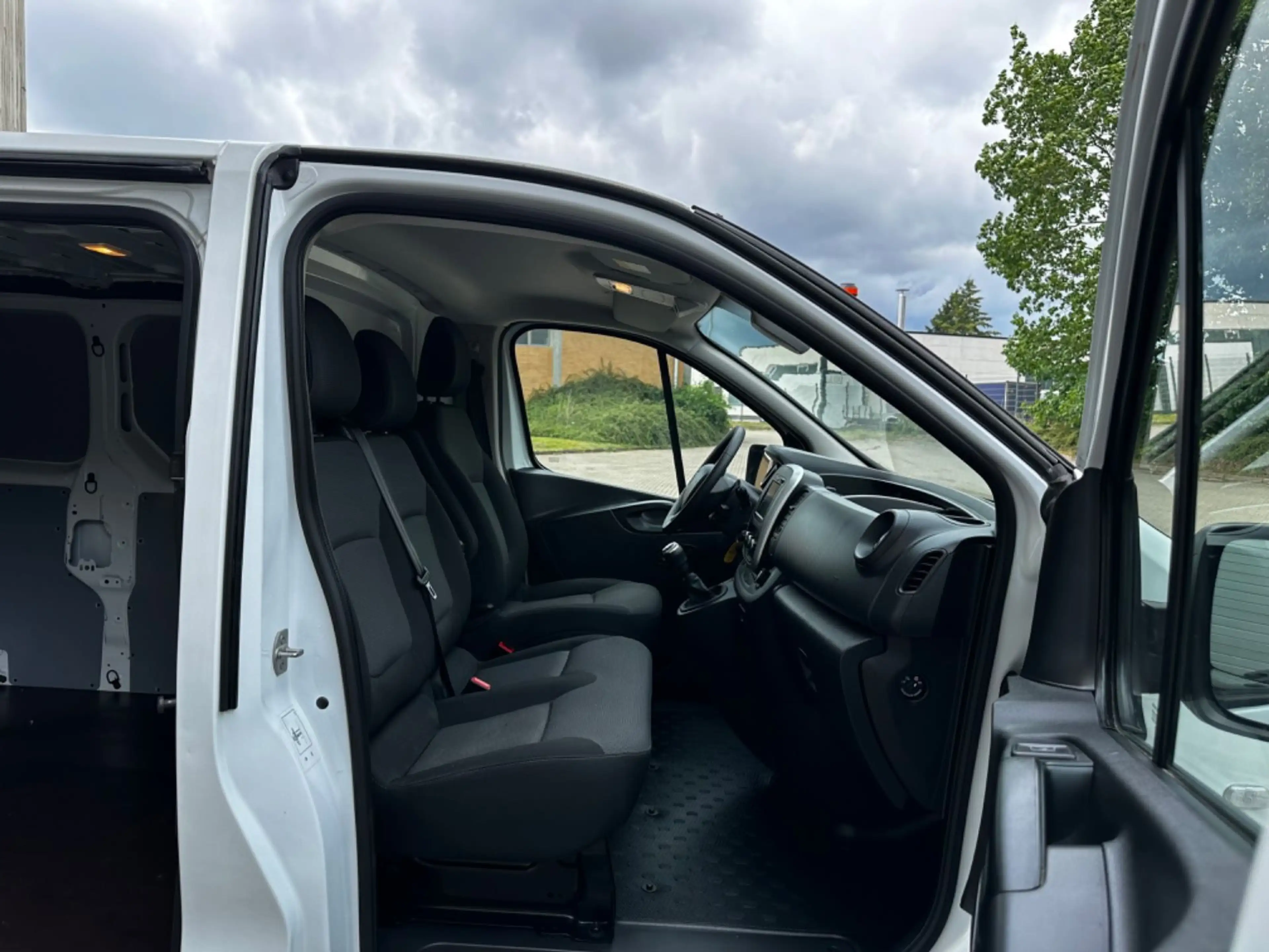 Renault Trafic 2.0DCi Kasten L2H1 3,0t*Navi*Klima*LED — photo 8