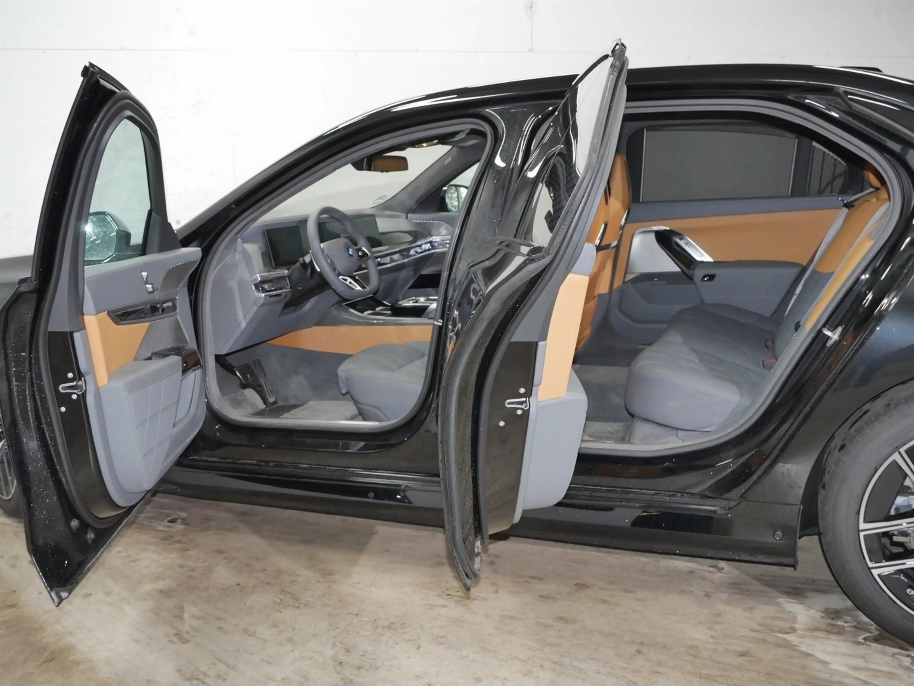 BMW 750 e xDrive |Automatiktüren |Sky Lounge |M Sportpaket — photo 8