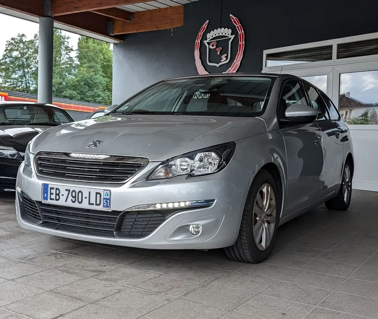Peugeot 308 1.6 BLUEHDI 120CH ACTIVE BUSINESS S\u0026S Grau - 1