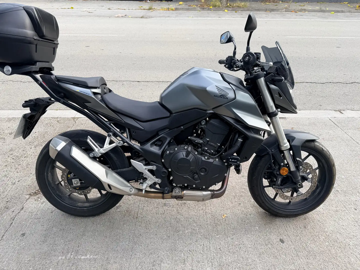 Honda CB 750 Hornet Gris - 1