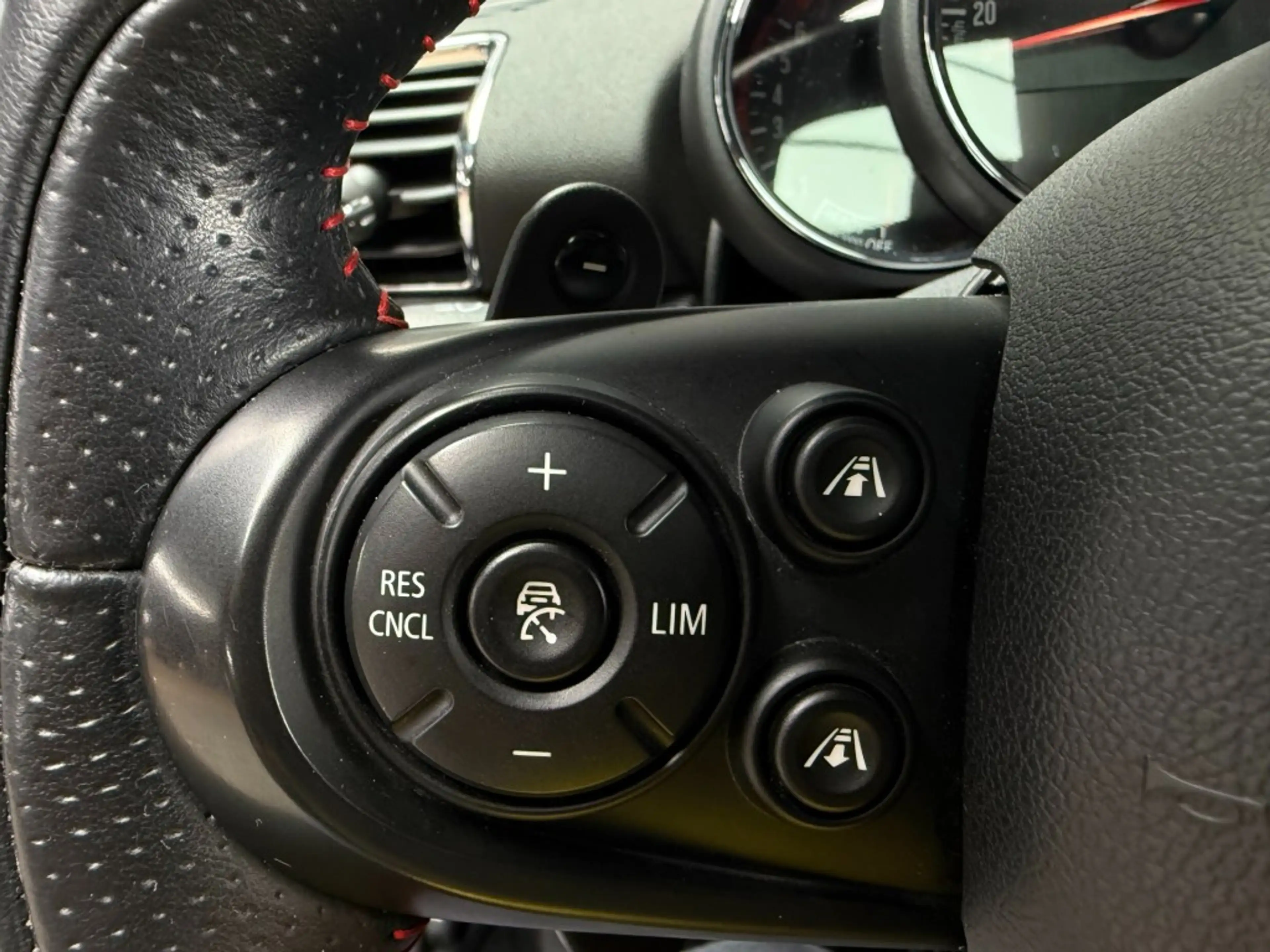 MINI John Cooper Works Clubman Clubman Jhon cooper works All4 Acc 231pk pano head — photo 10