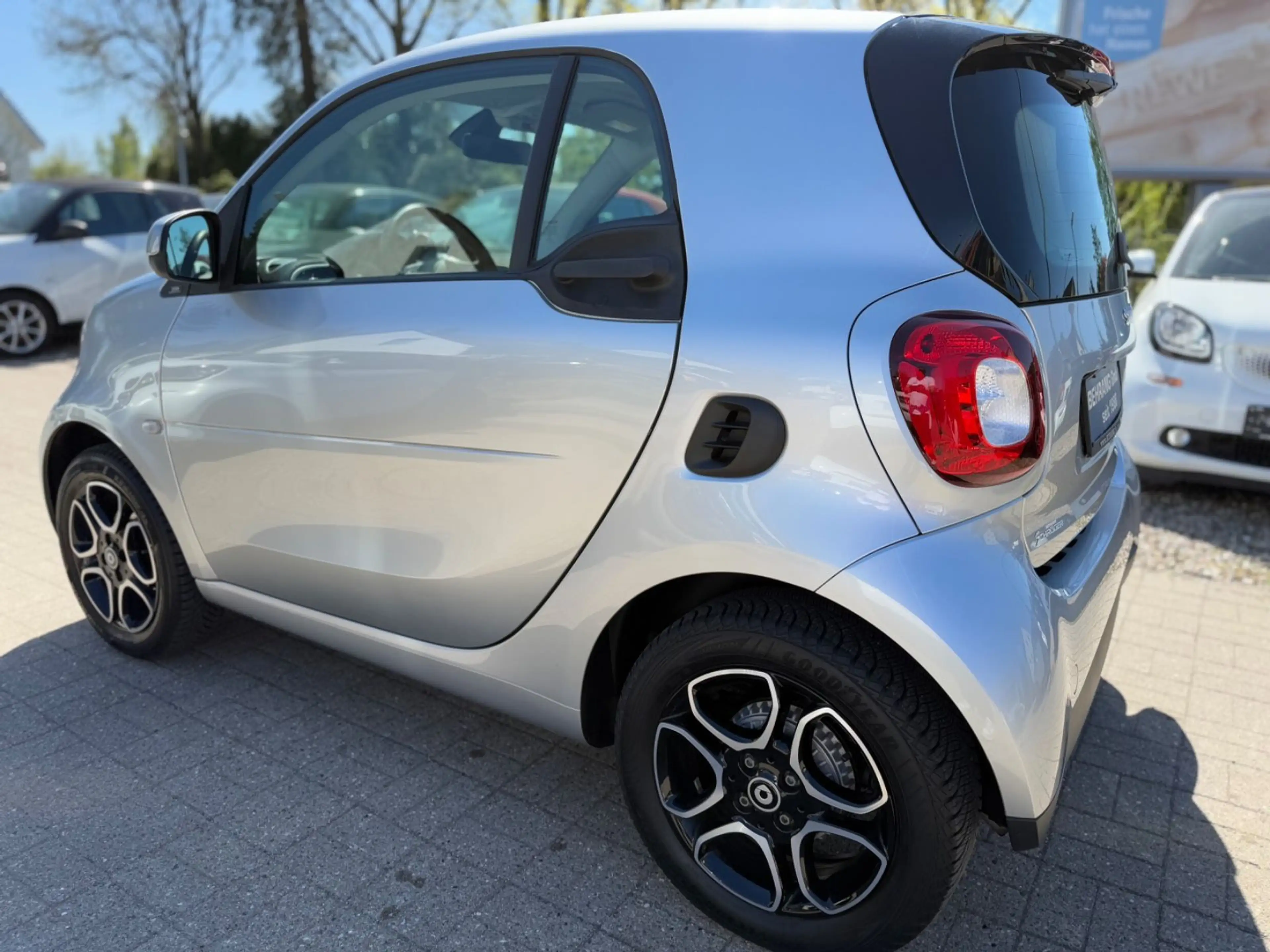 smart forTwo *PRIME*SITZHEIZUNG*LEDER*PANORAMA*1.HAND* — photo 7