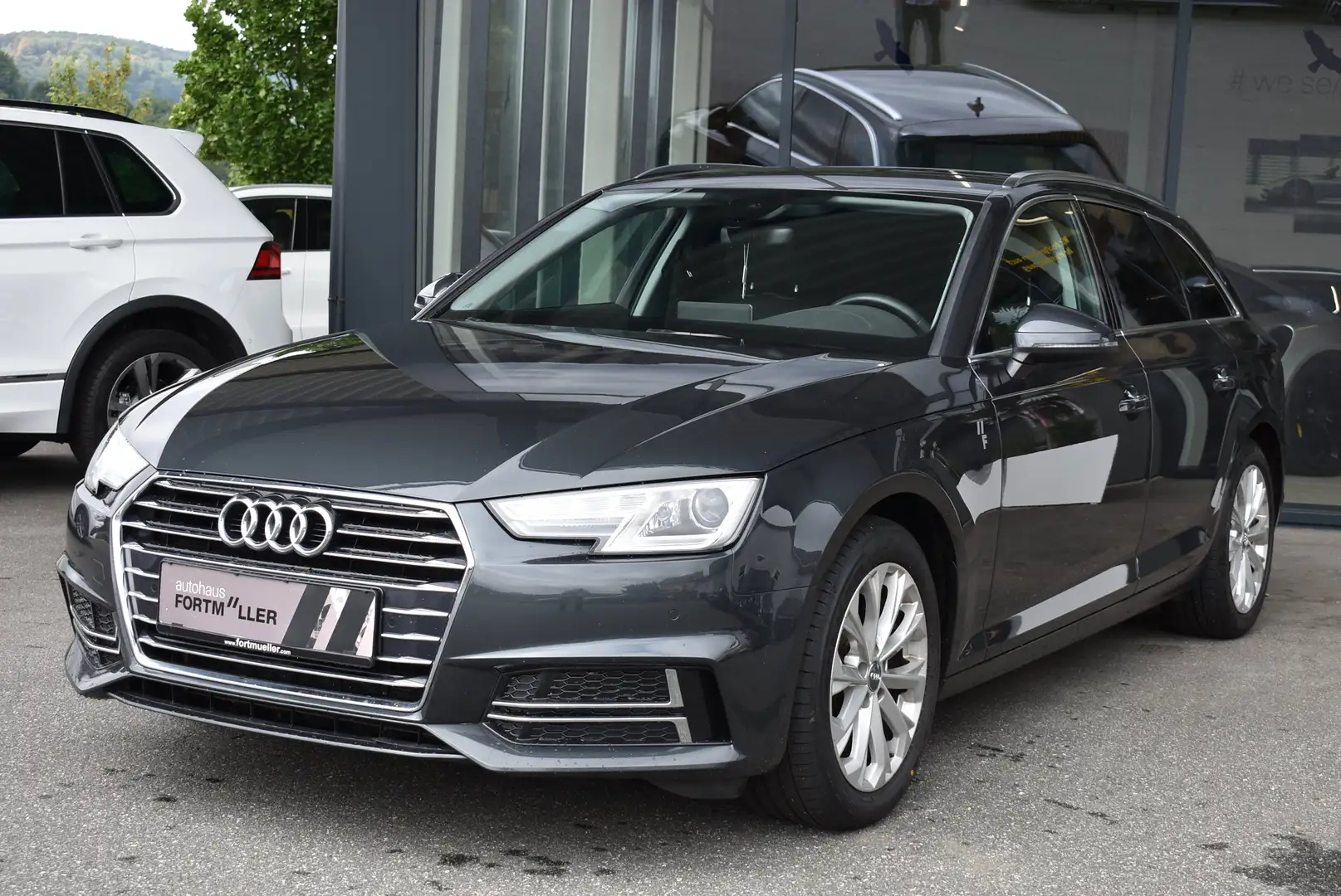 Audi A4 Avant 35 TDI Aut. design Grau - 1
