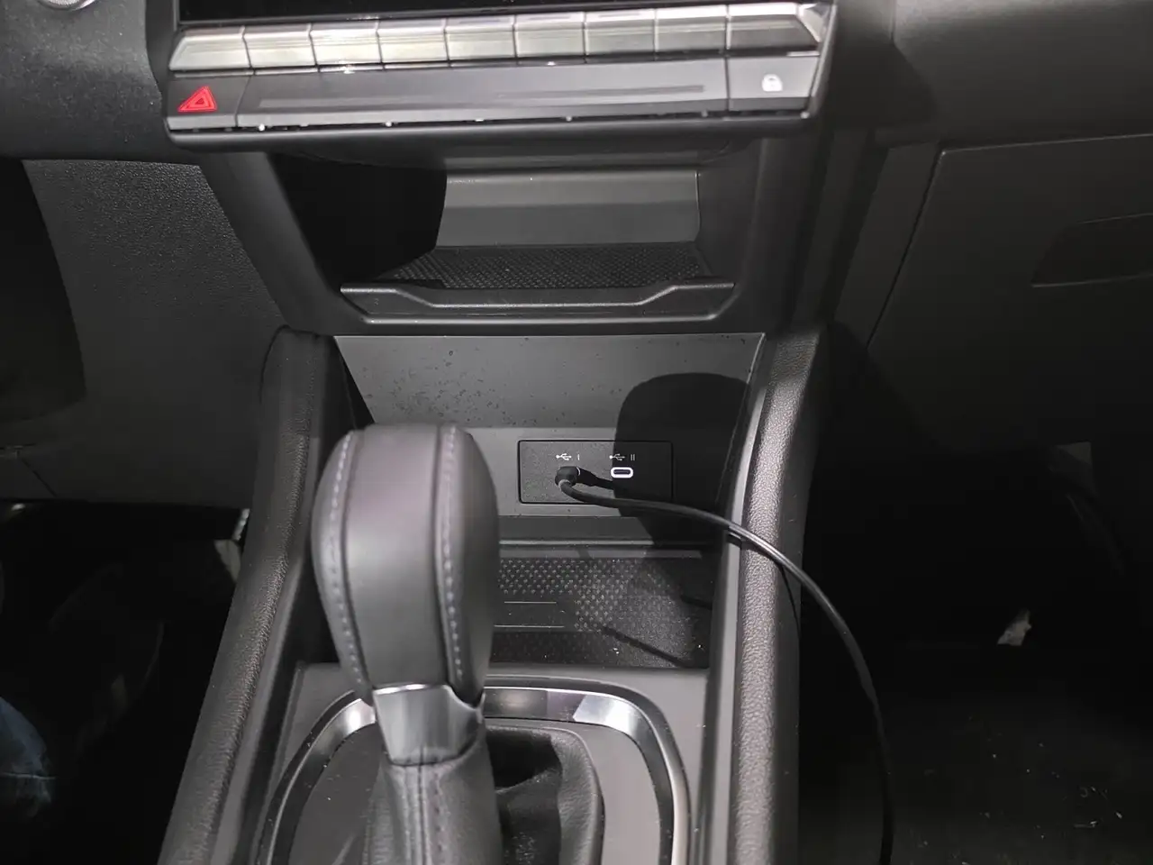 Renault Captur — photo 28