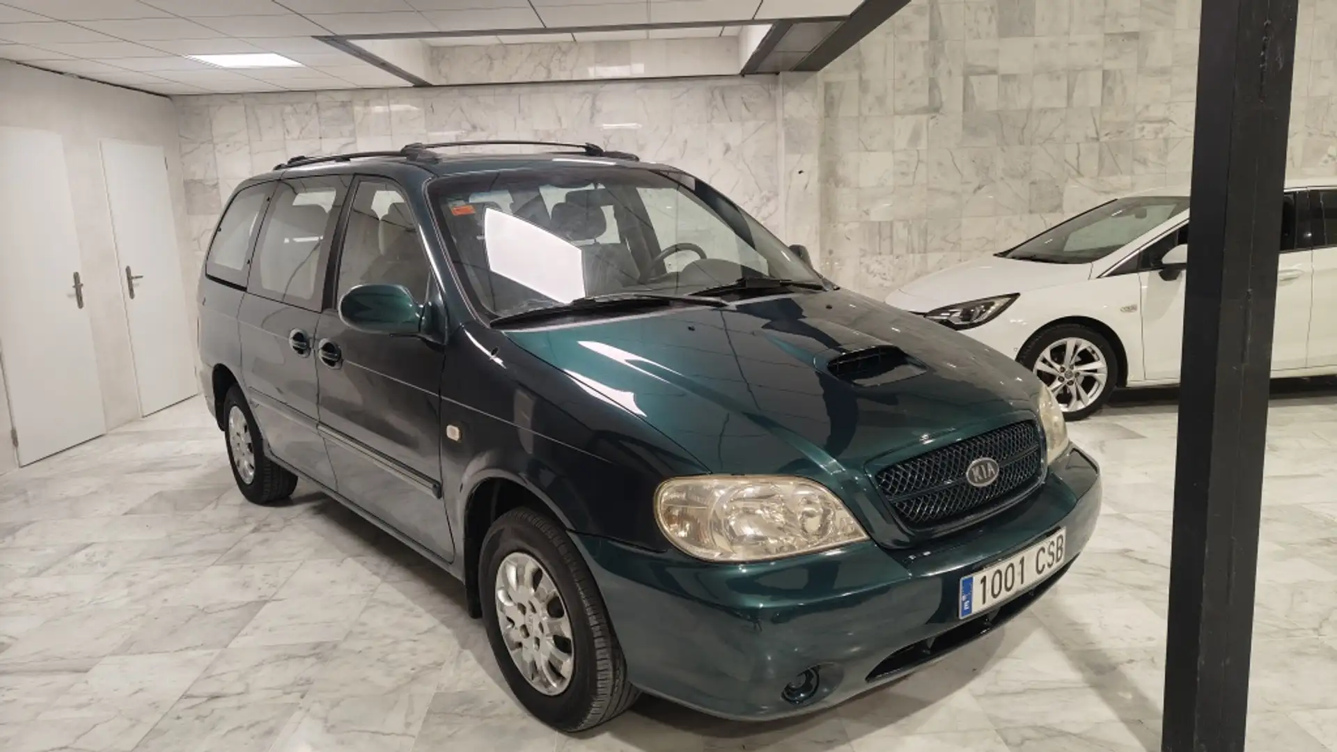 Kia Carnival 2.9CRDI LX Verde - 1