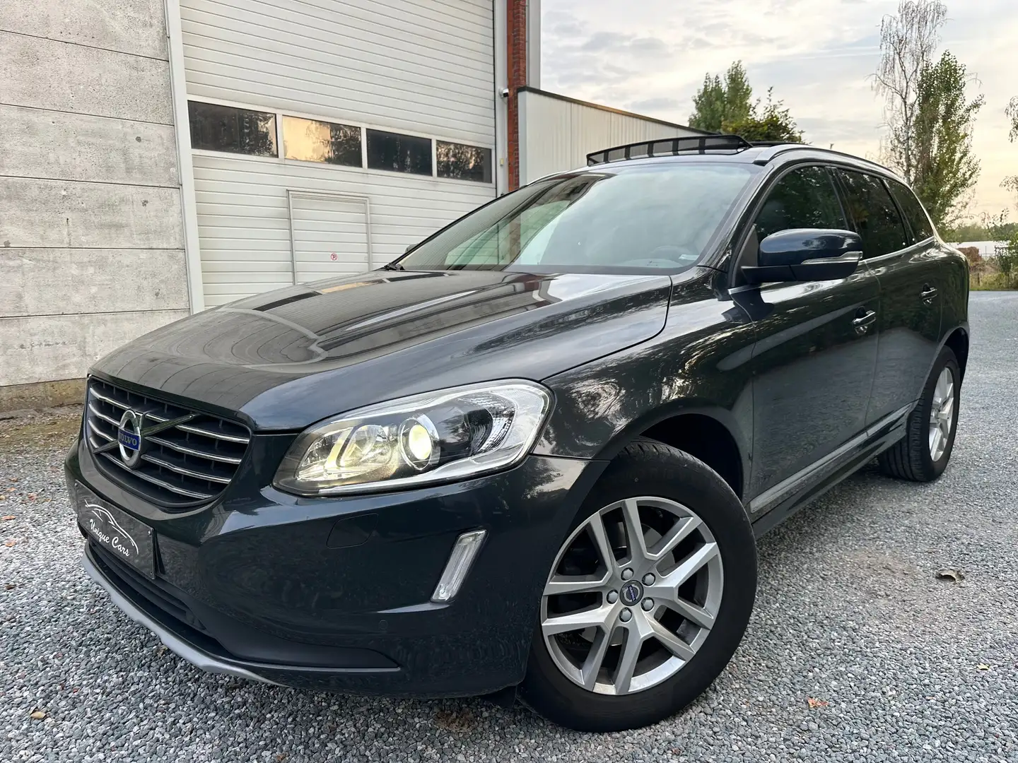 Volvo XC60 XC60 D3 Geartronic Pano Xenon Camera Euro6B Clean Schwarz - 1