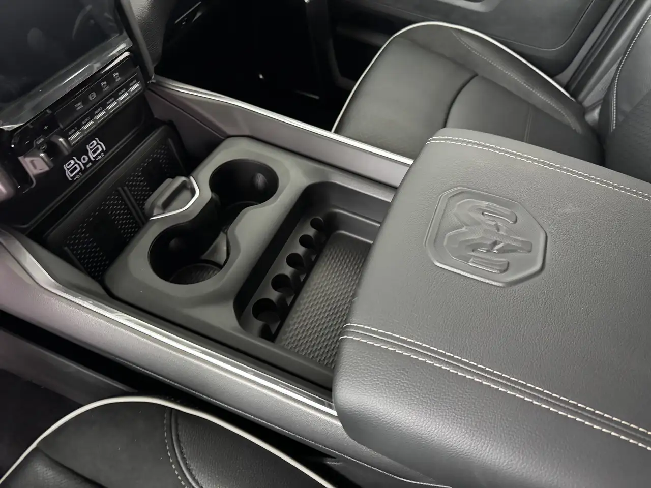 RAM 3500 снимка RAM 3500