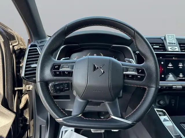 DS Automobiles DS 7 view 14