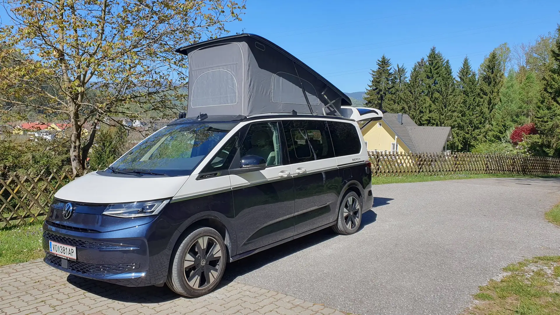 Volkswagen T7 California Beach Camper Blau - 1