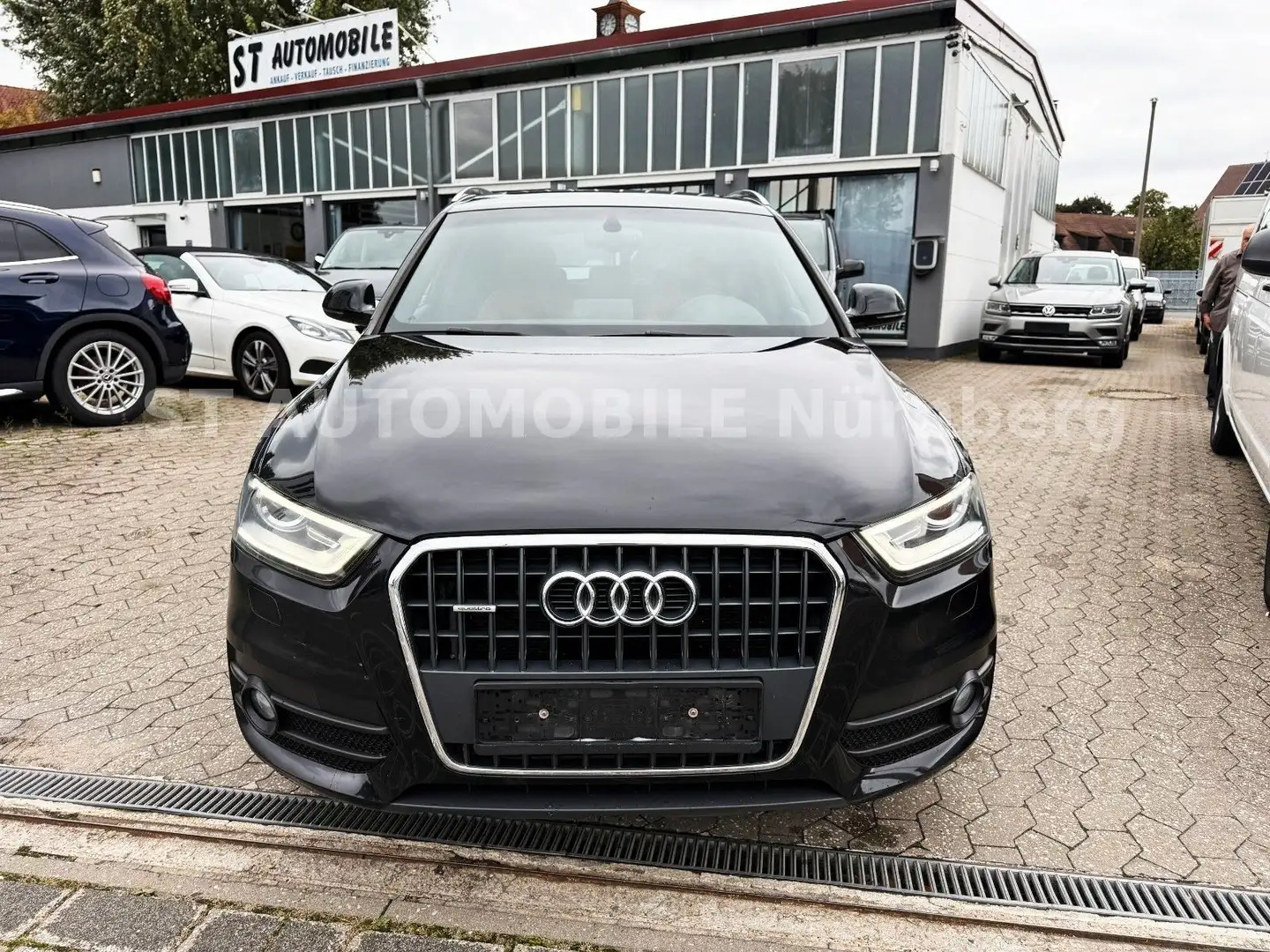 Audi Q3 2.0 TDI DSG quattro*PANORAMA*AHK*LEDER* Zwart - 2