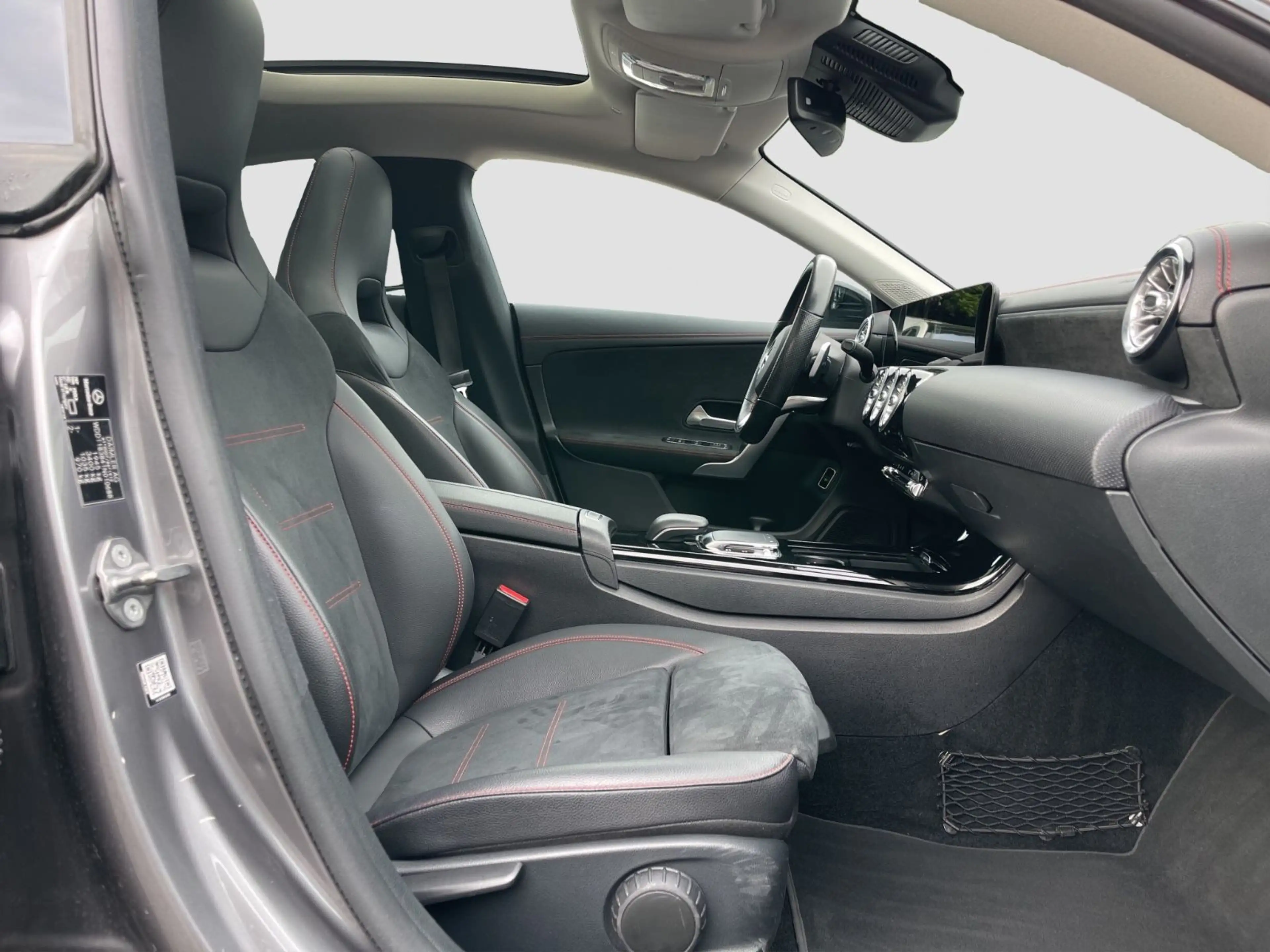Mercedes-Benz CLA 180 Kamera/Panorama/Night-Paket/ AMG Line — photo 18