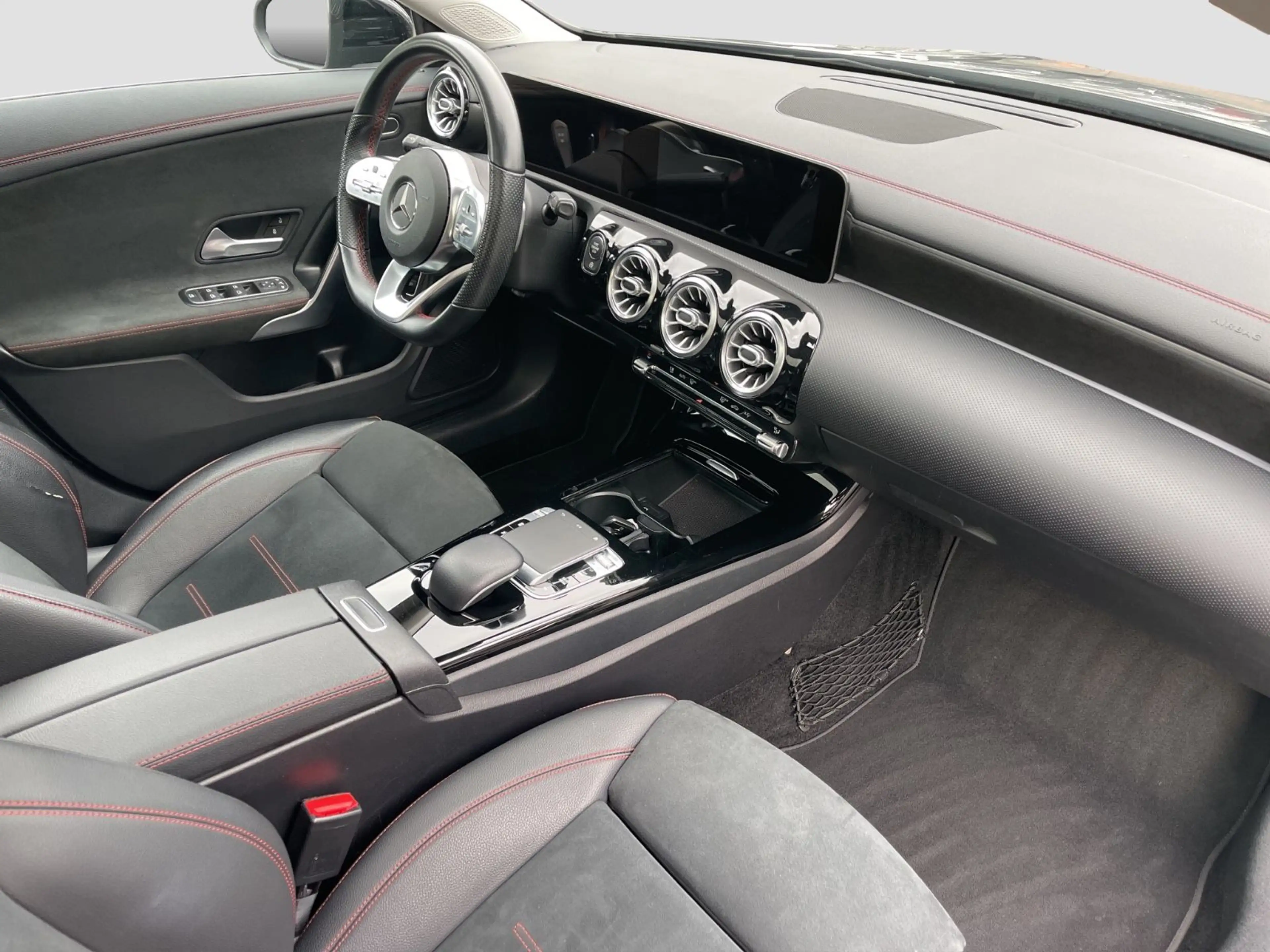Mercedes-Benz CLA 180 Kamera/Panorama/Night-Paket/ AMG Line — photo 15