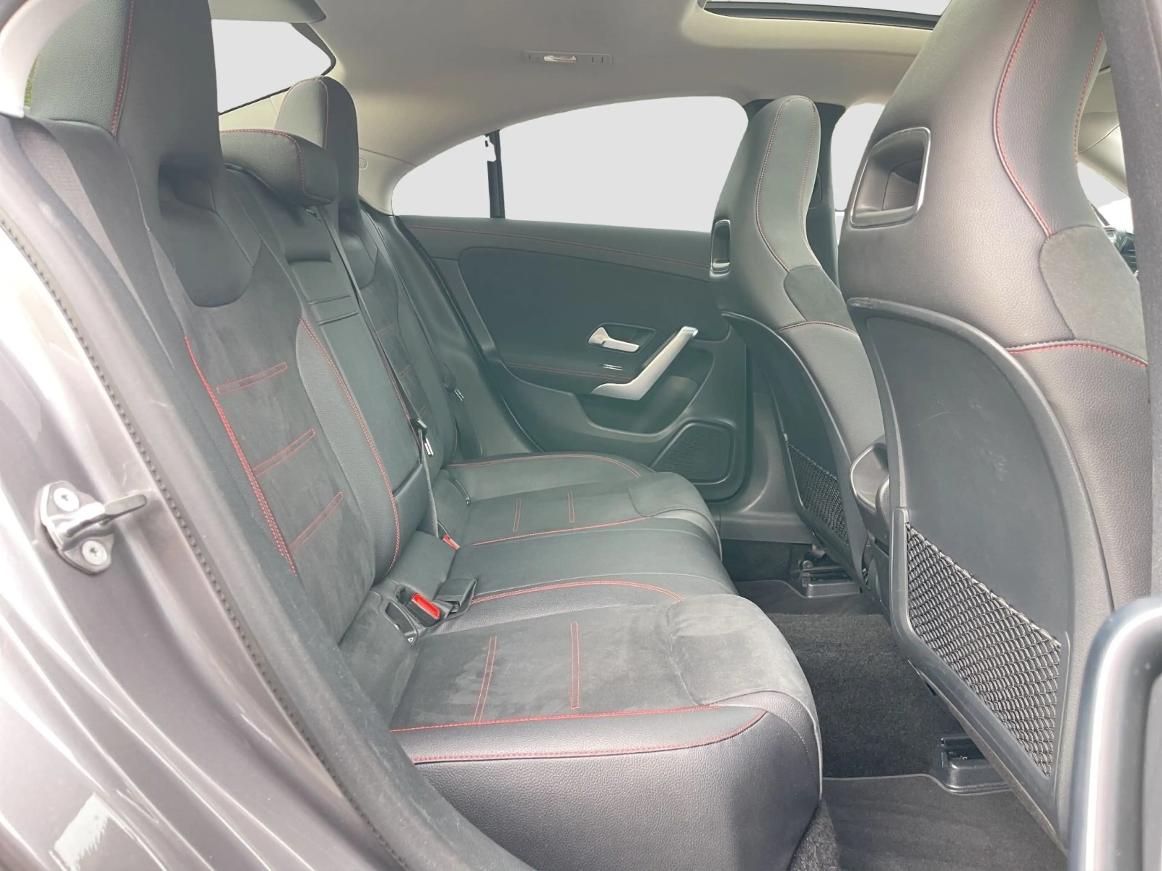 Mercedes-Benz CLA 180 Kamera/Panorama/Night-Paket/ AMG Line — photo 19