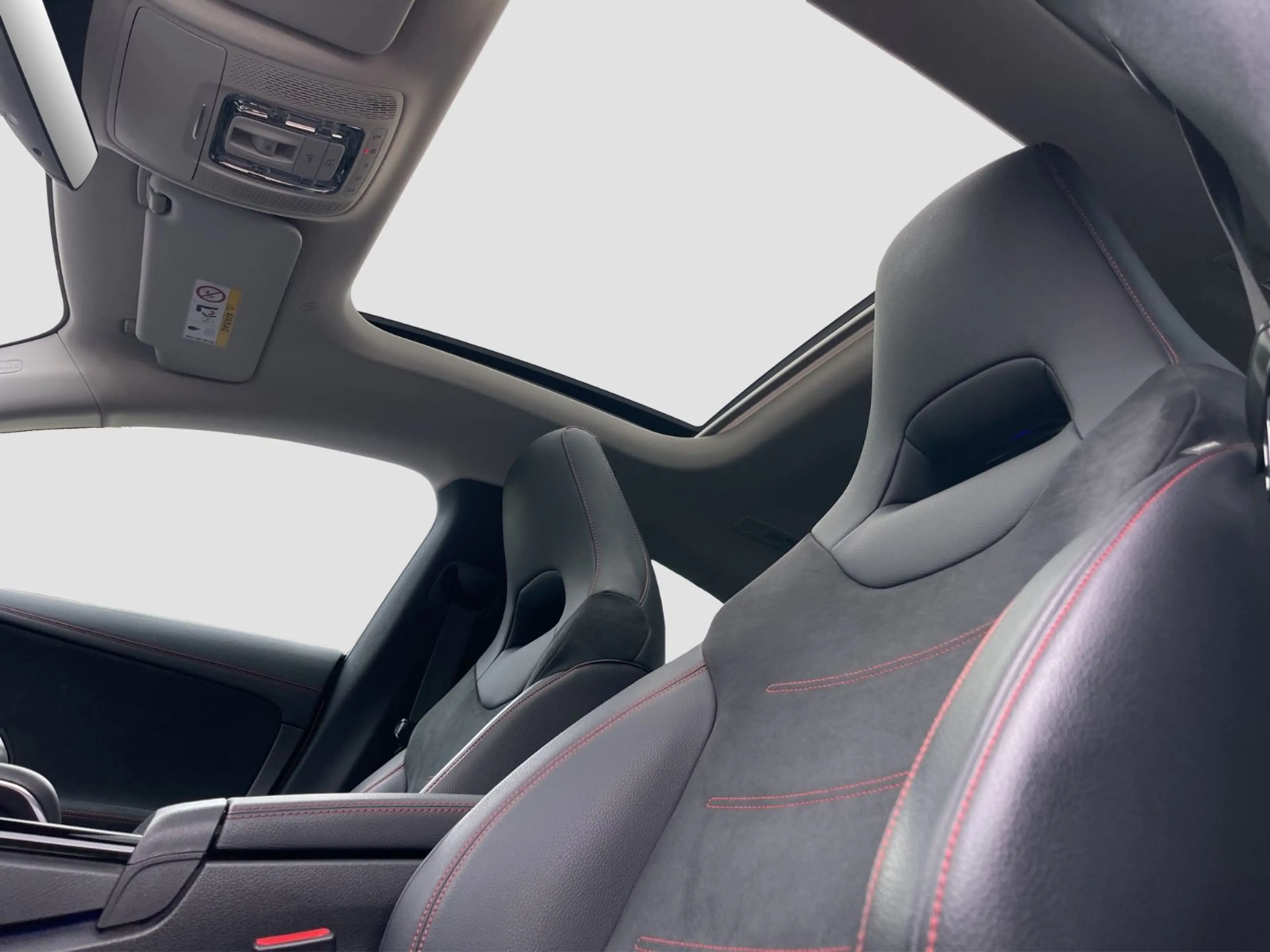 Mercedes-Benz CLA 180 Kamera/Panorama/Night-Paket/ AMG Line — photo 17