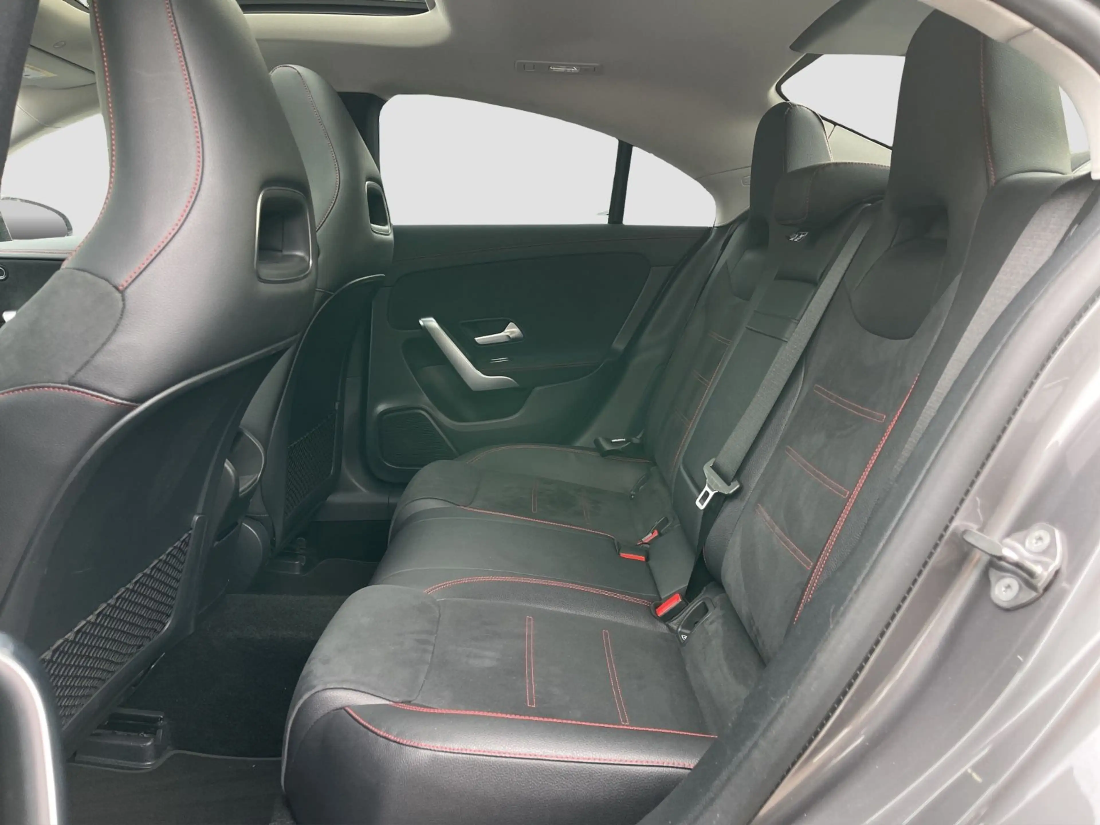Mercedes-Benz CLA 180 Kamera/Panorama/Night-Paket/ AMG Line — photo 16