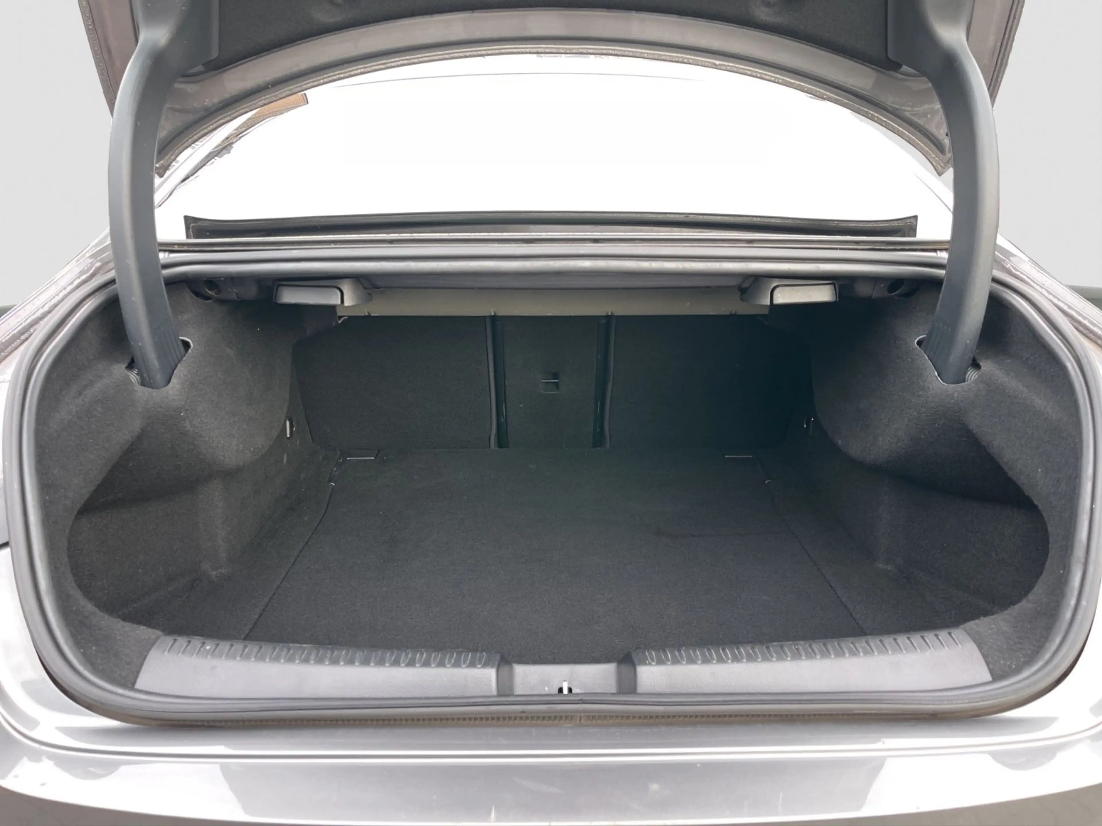 Mercedes-Benz CLA 180 Kamera/Panorama/Night-Paket/ AMG Line — photo 20