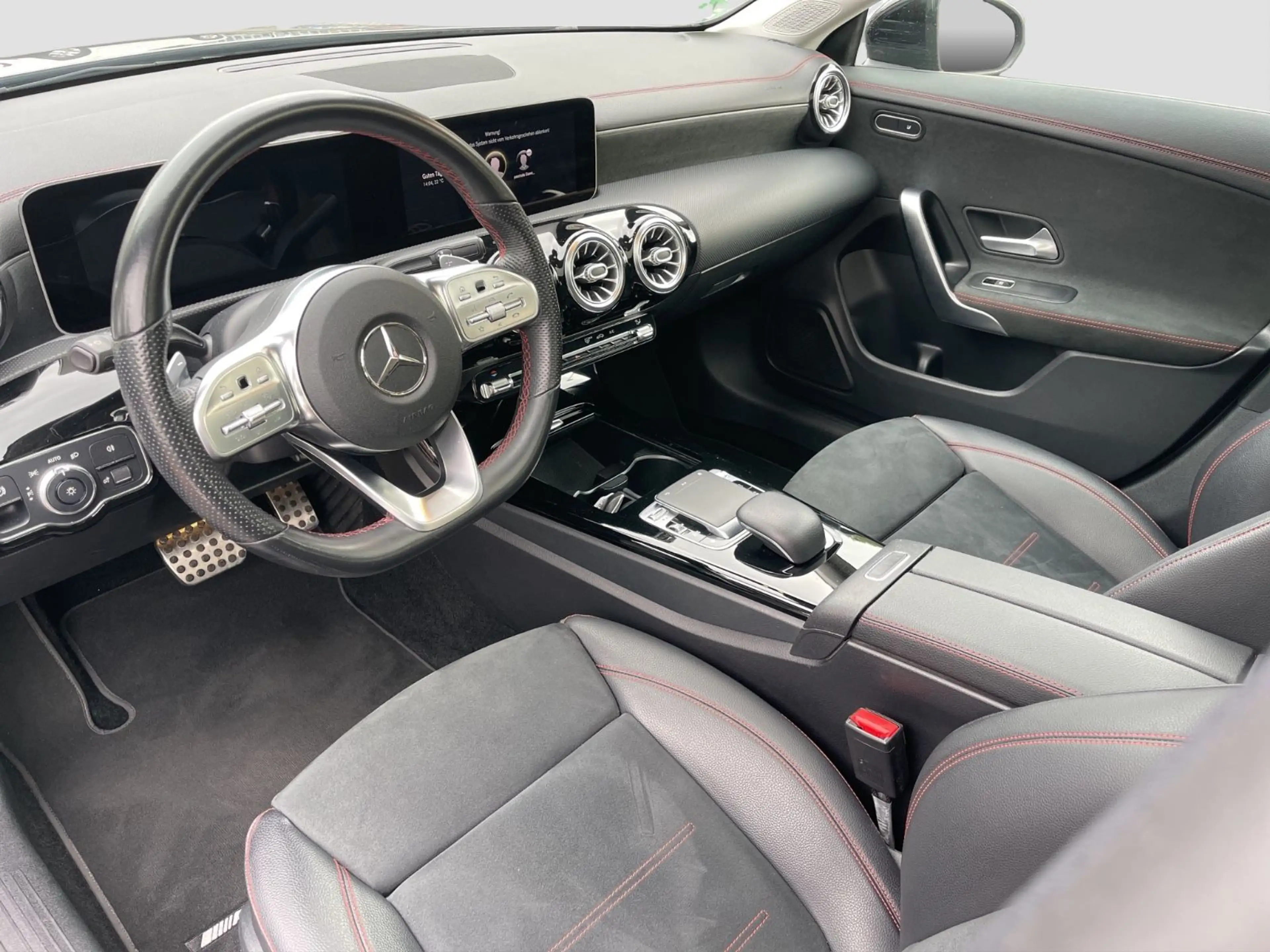 Mercedes-Benz CLA 180 Kamera/Panorama/Night-Paket/ AMG Line — photo 10