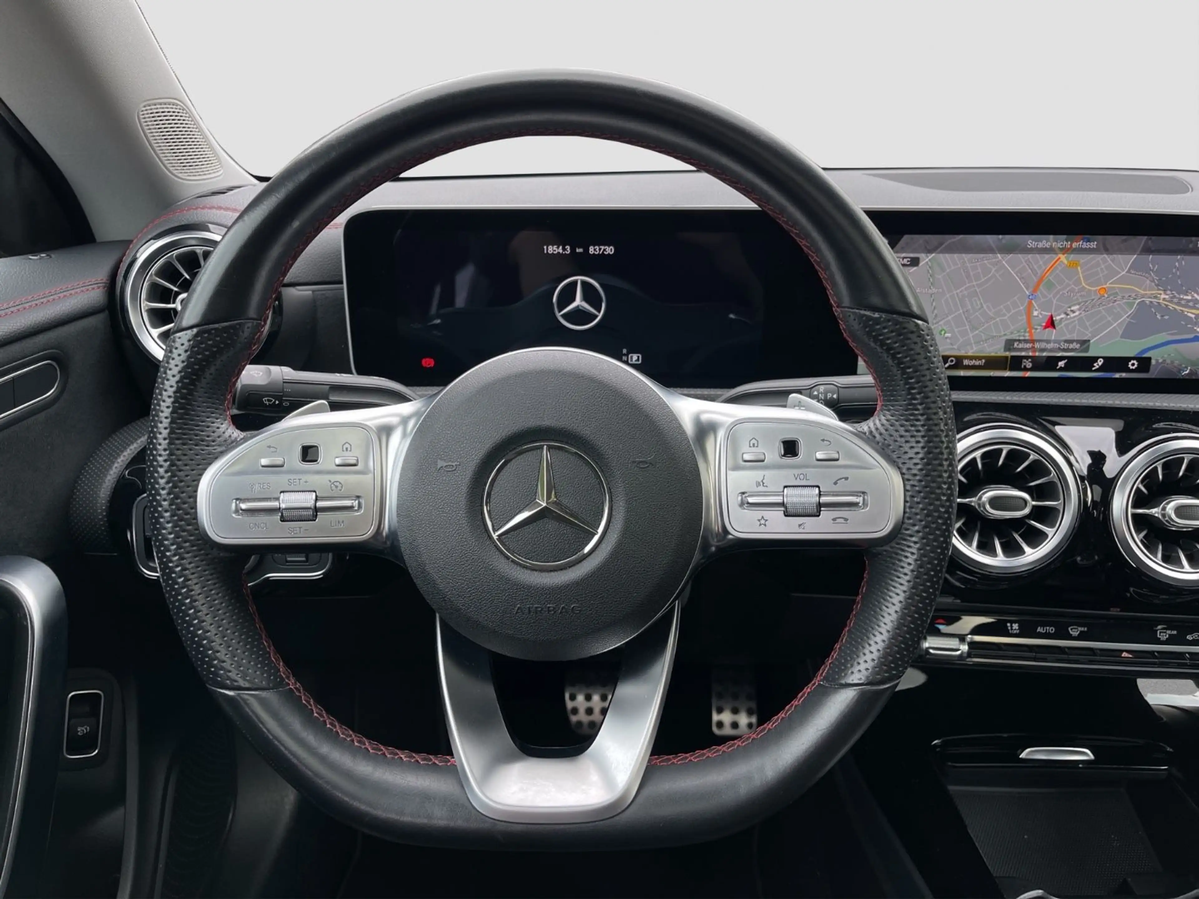 Mercedes-Benz CLA 180 Kamera/Panorama/Night-Paket/ AMG Line — photo 9