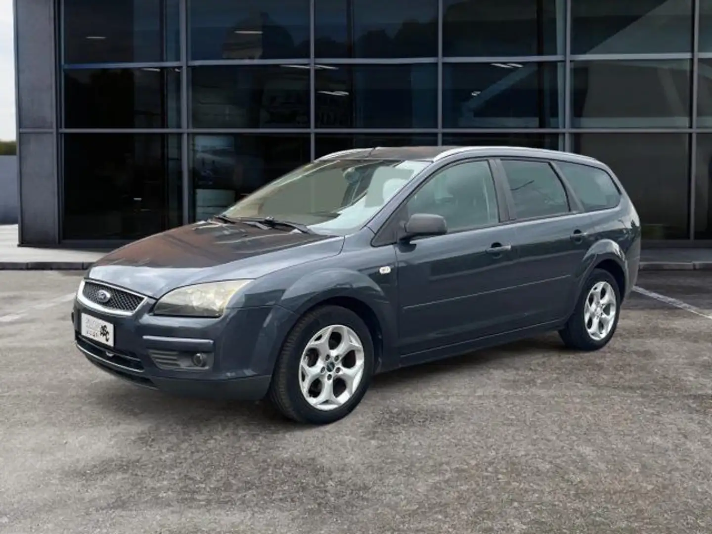 Ford Focus 1.6 tdci 90cv Grijs - 1