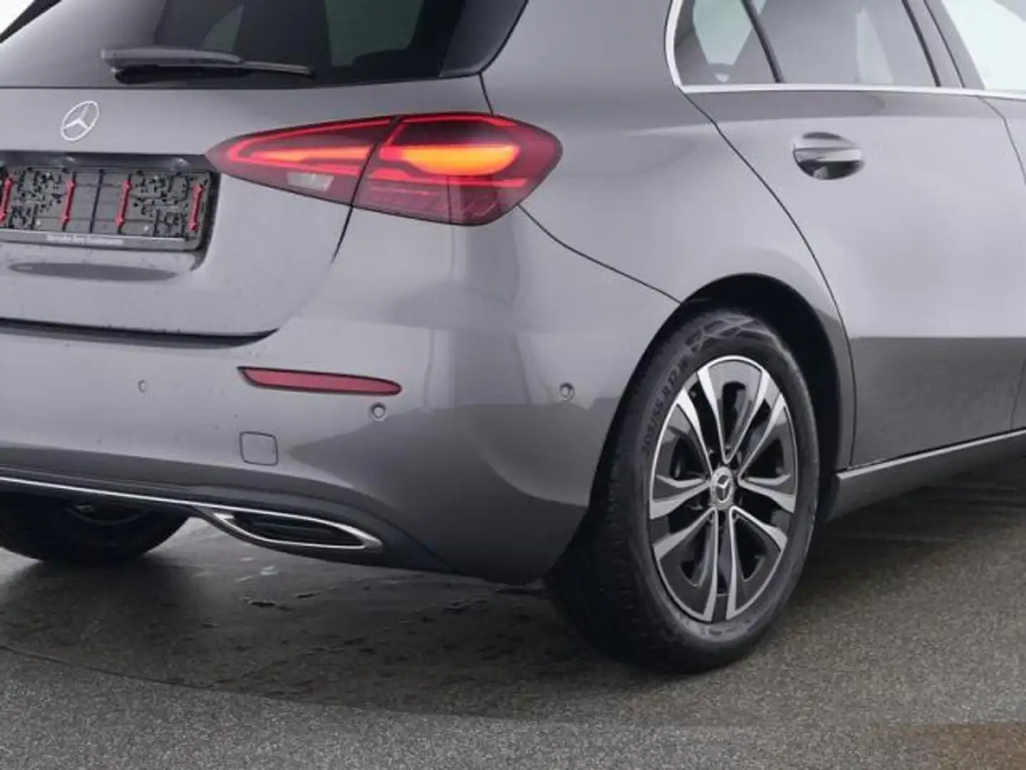Mercedes-Benz A 180 Automatic Sport MILD HYBRID Gris - 2