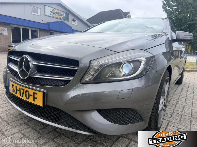 Mercedes-Benz A 180 Ambition clima Apple CarPlay camera — photo 9