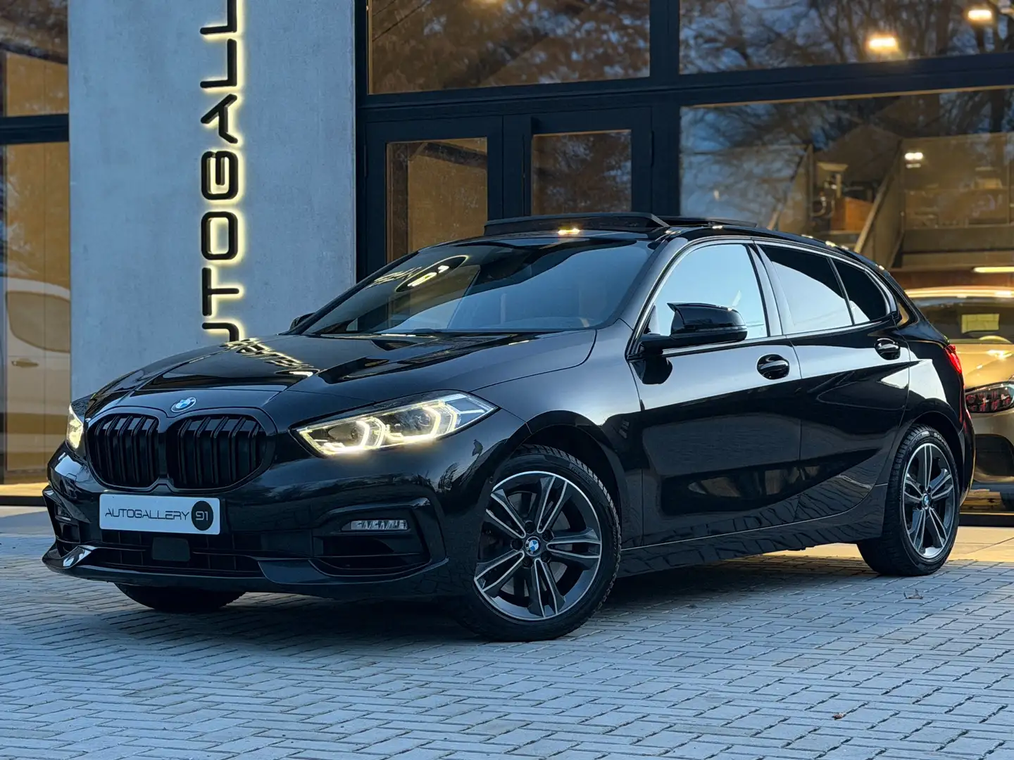 BMW 120 i Sport Line | Pano | Harman-Kardon | Camera Noir - 1