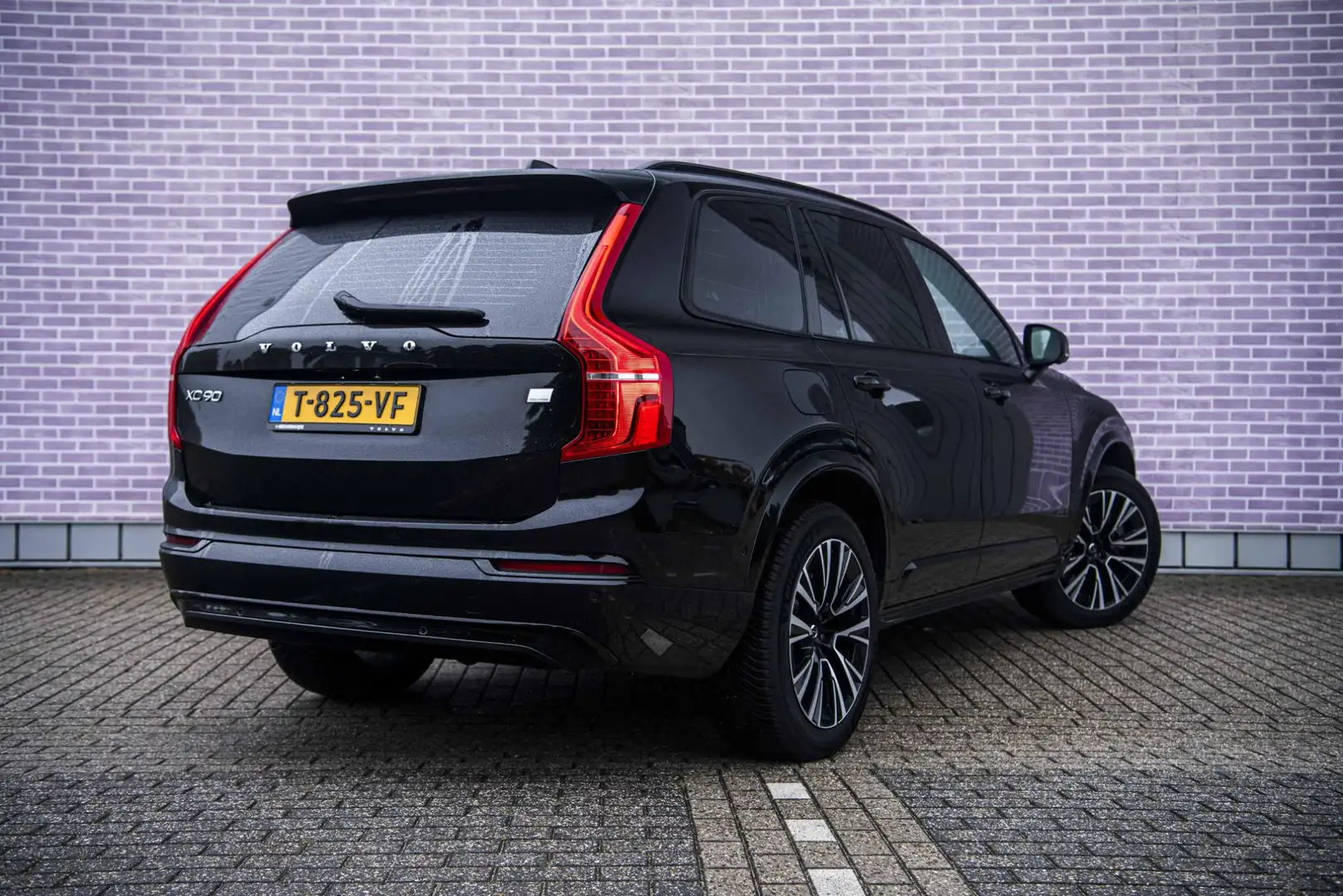 Volvo XC90 T8 Recharge AWD Ultimate Dark LONG RANGE | Trekhaa Schwarz - 2