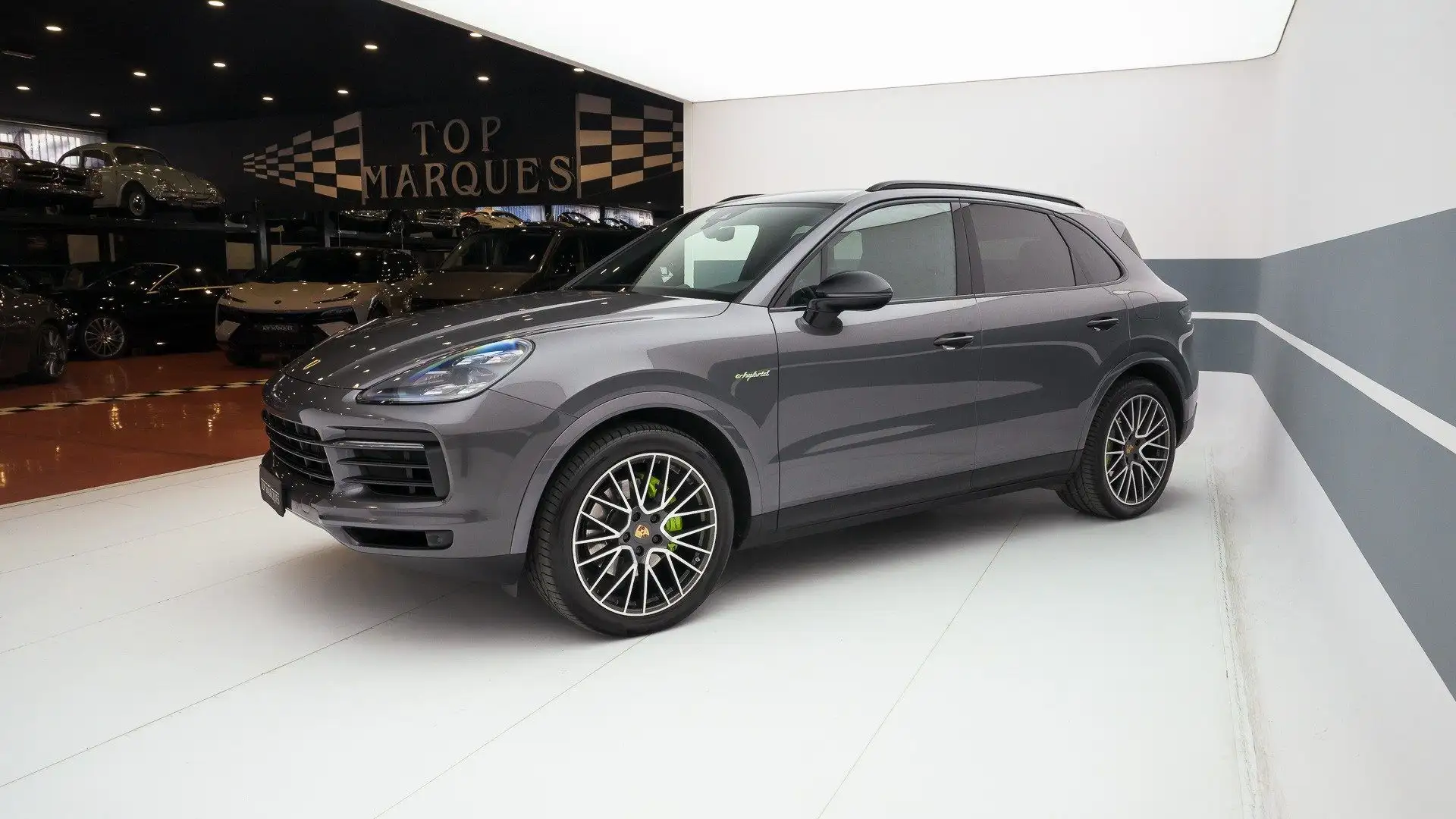 Porsche Cayenne 3.0 V6 E-Hybrid Grau - 1