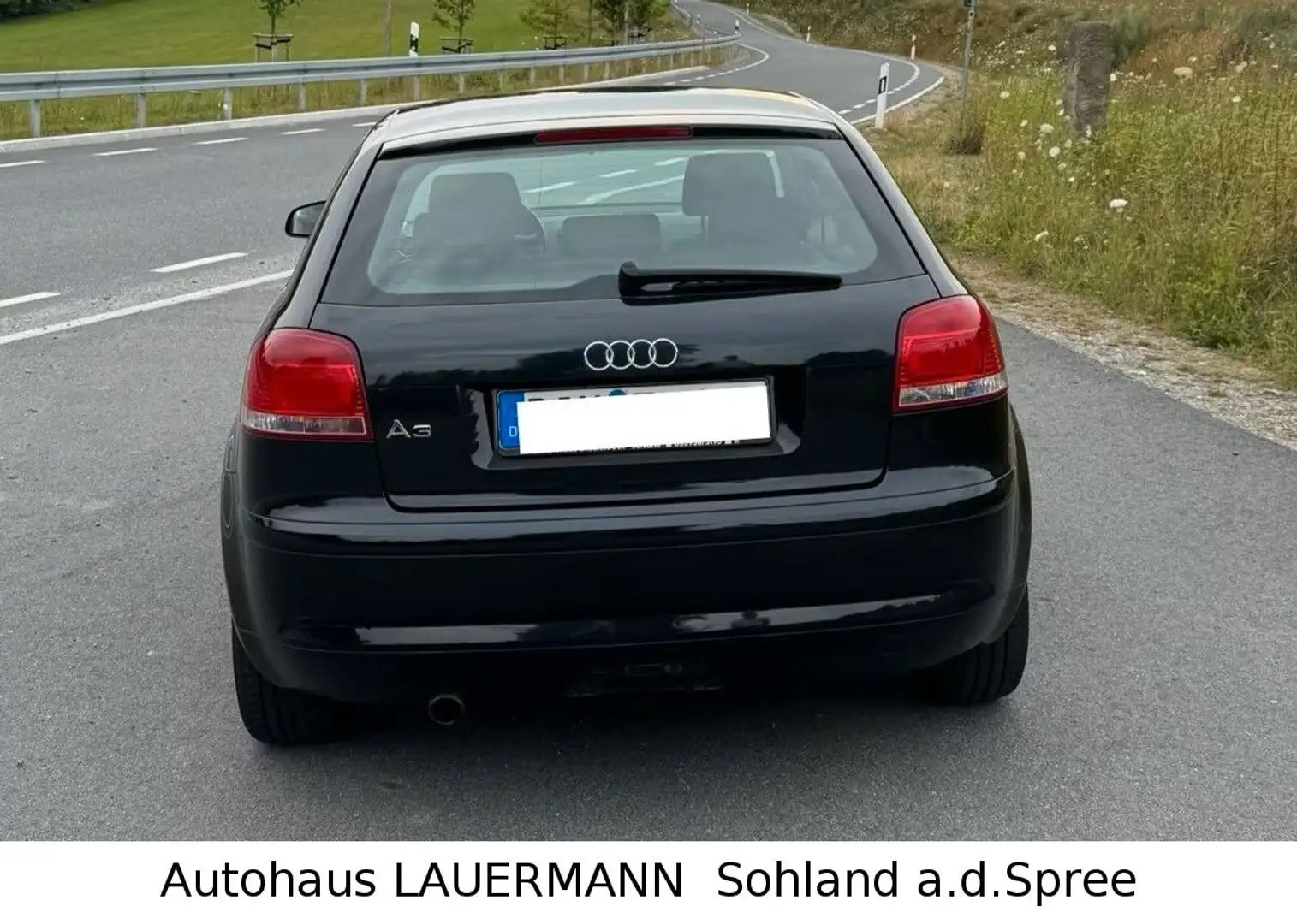 Audi A3 1.6 Attraction Schwarz - 2