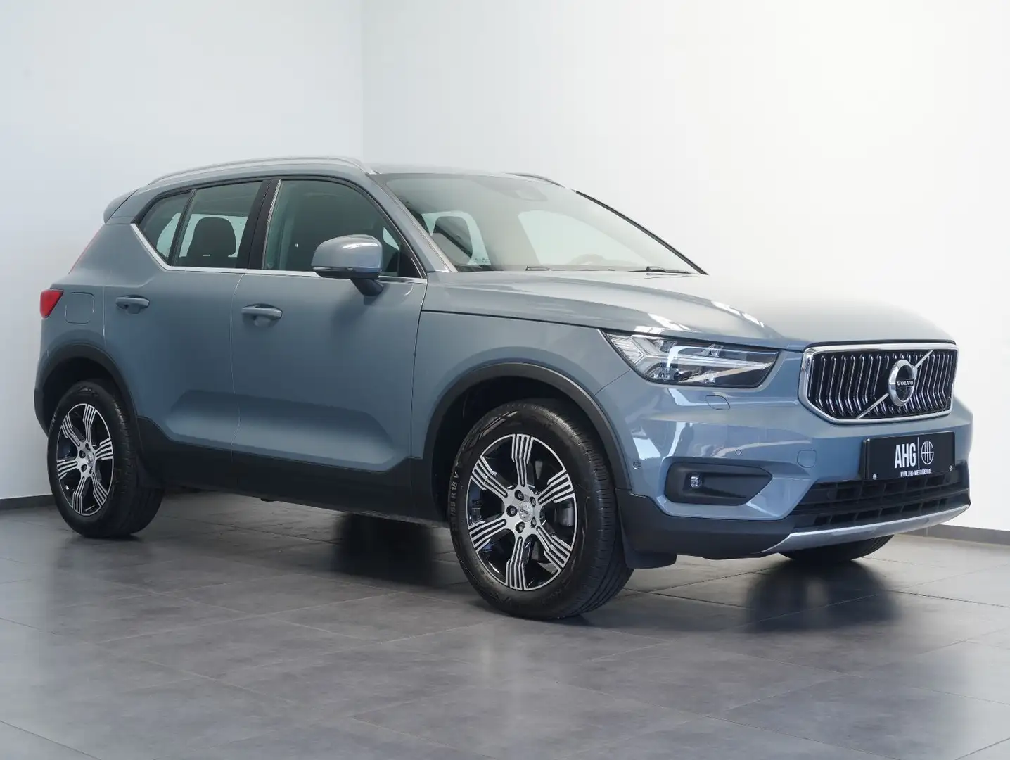 Volvo XC40 B4 B Inscription LED/NAVI/ACC/LEDER/360° Grau - 2