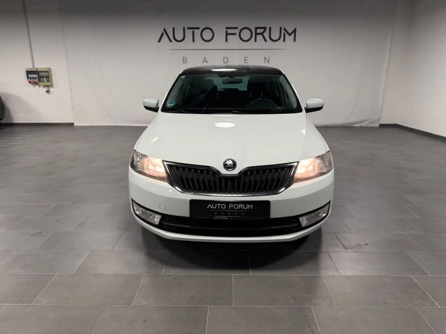 Skoda Rapid/Spaceback 1.4 Spaceback Joy Panorama*SHZ*DSG* Blanc - 2