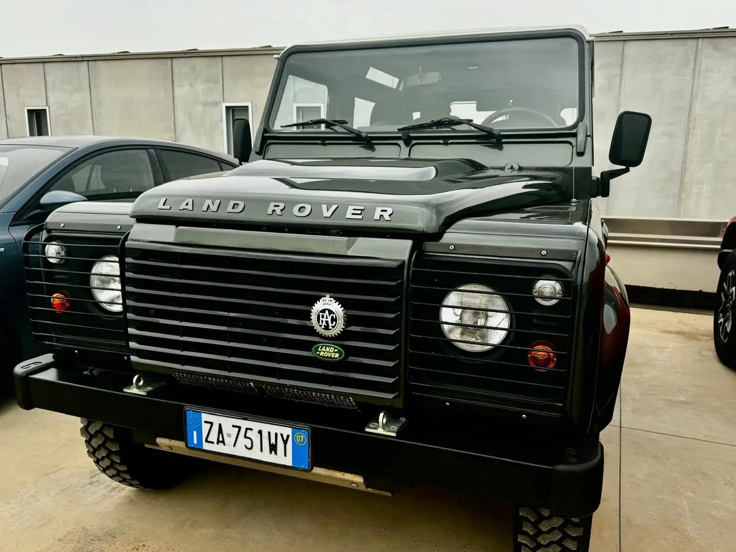Land Rover Defender Defender 90 2.4 td E SW Verde - 2