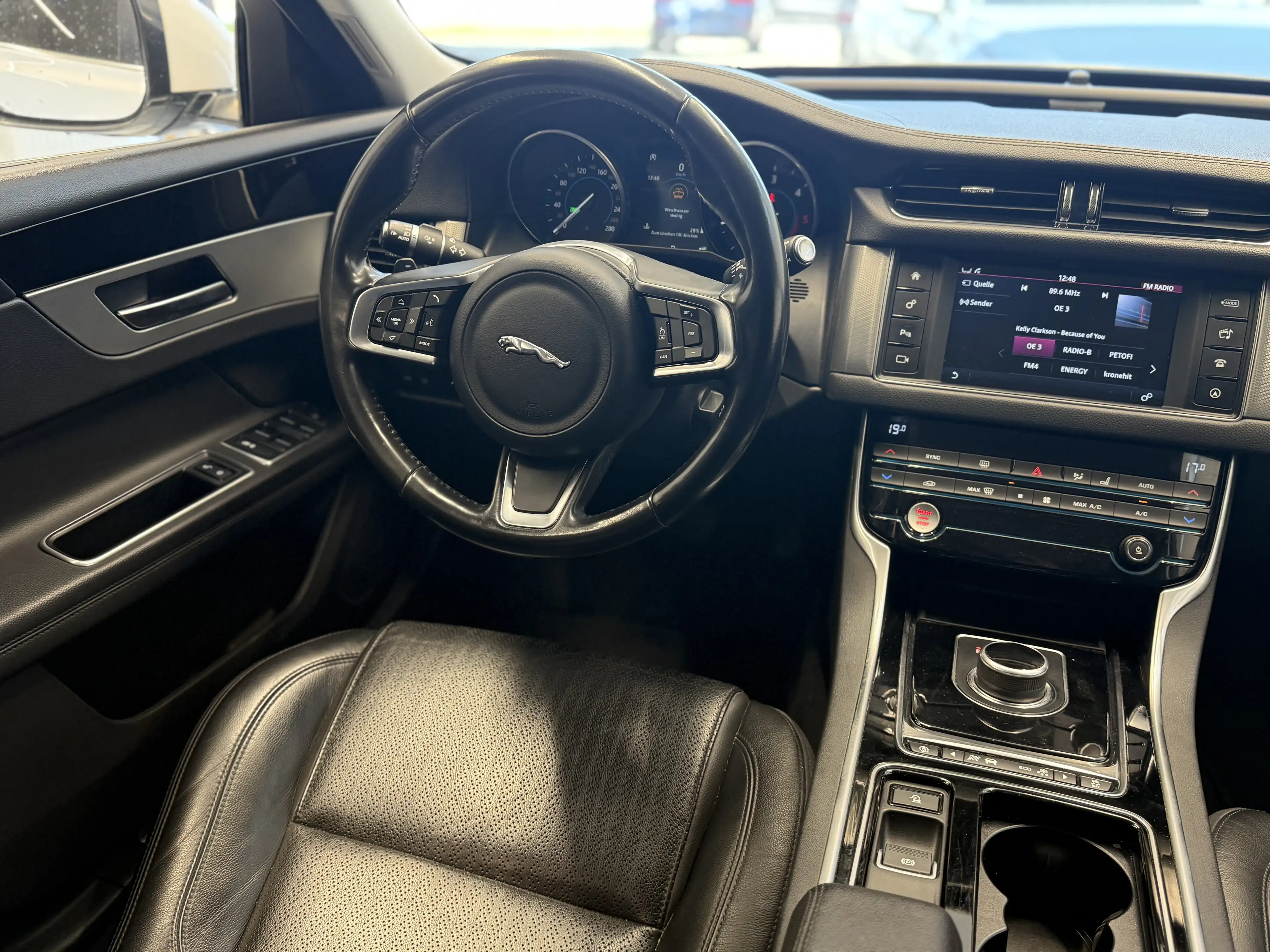 Jaguar XF Kombi Diesel AWD AUT. Pure / ALLRAD / LEDER / — photo 11
