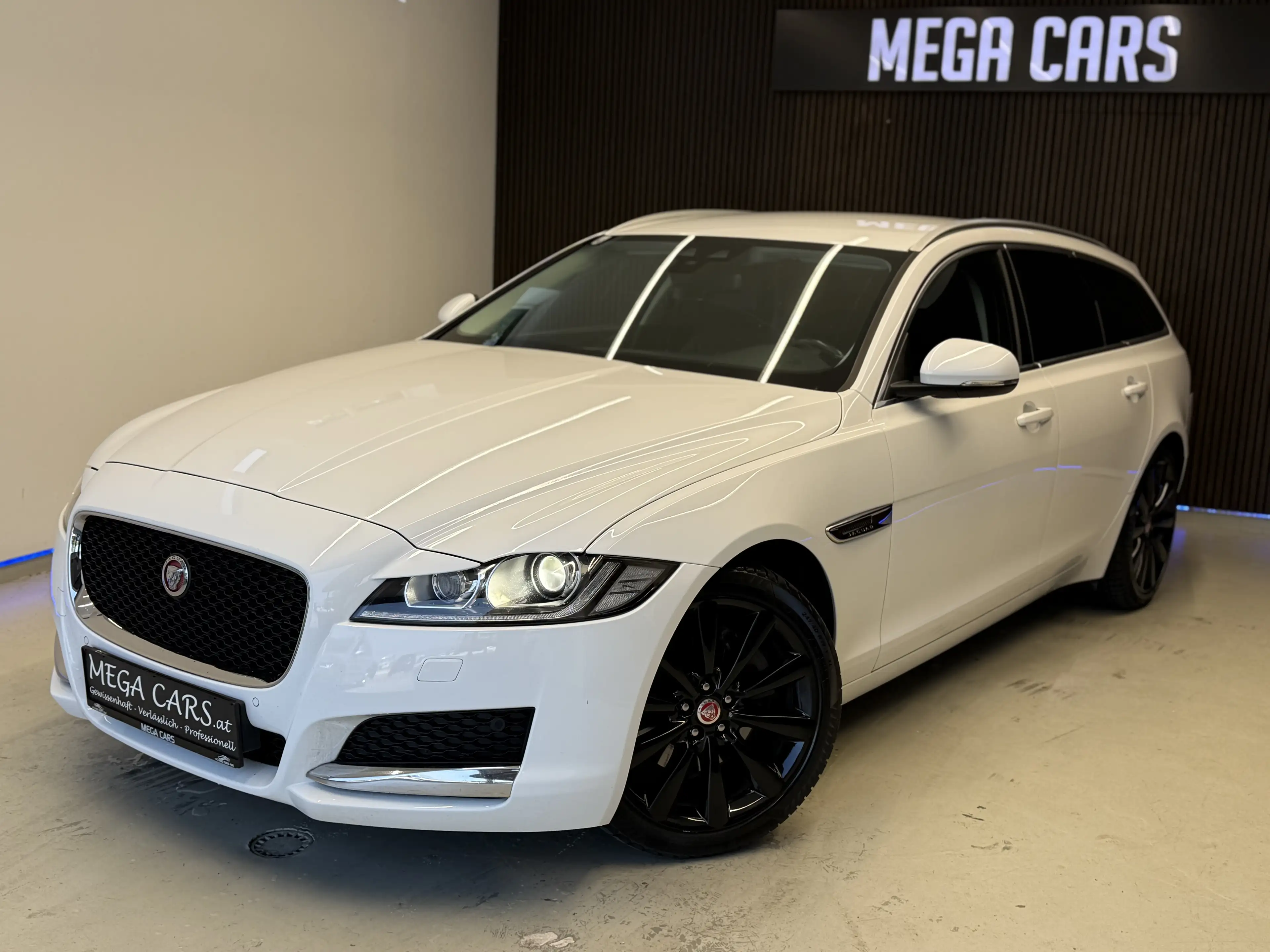 Jaguar XF Kombi Diesel AWD AUT. Pure / ALLRAD / LEDER /