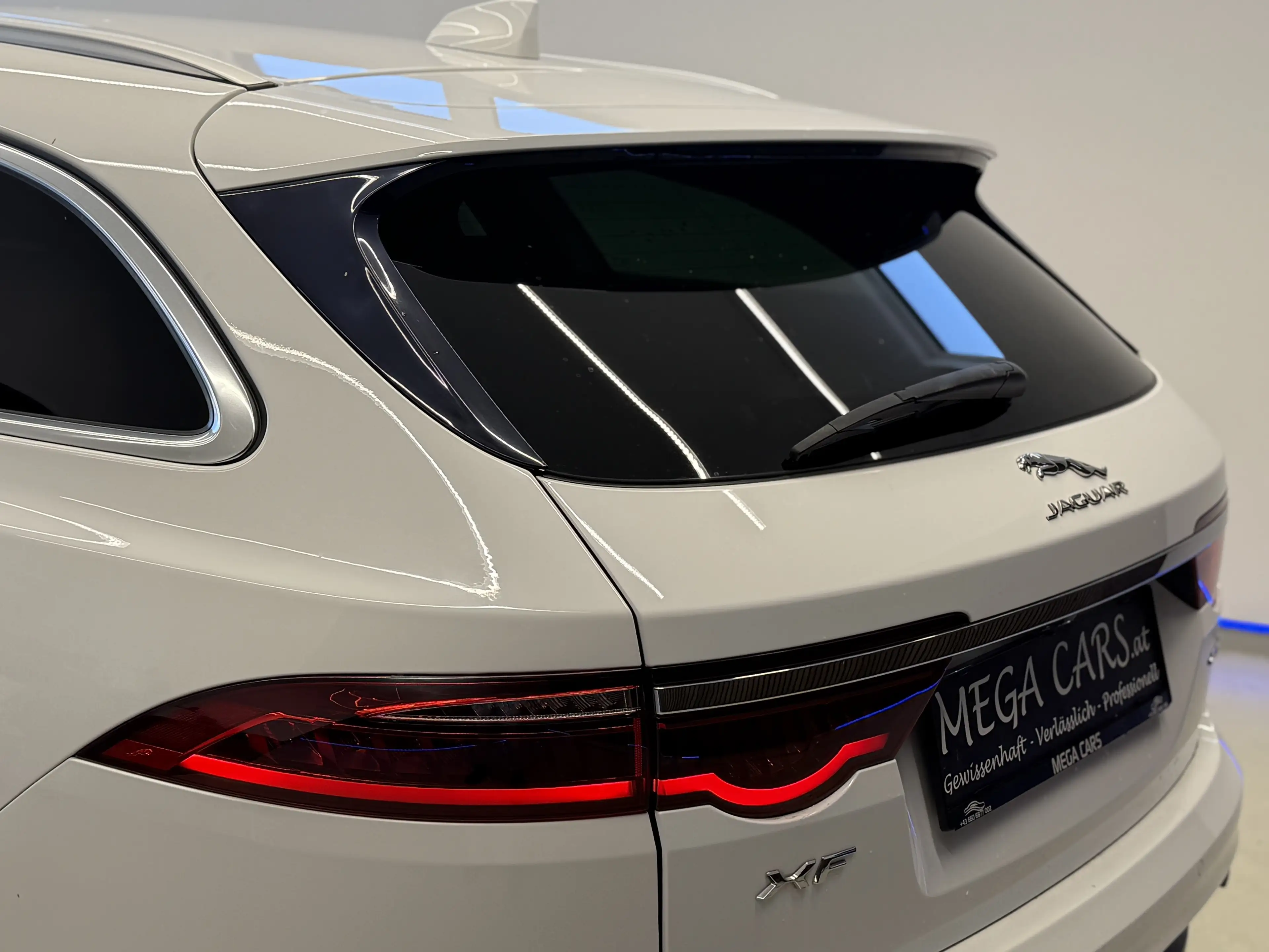 Jaguar XF Kombi Diesel AWD AUT. Pure / ALLRAD / LEDER / — photo 9