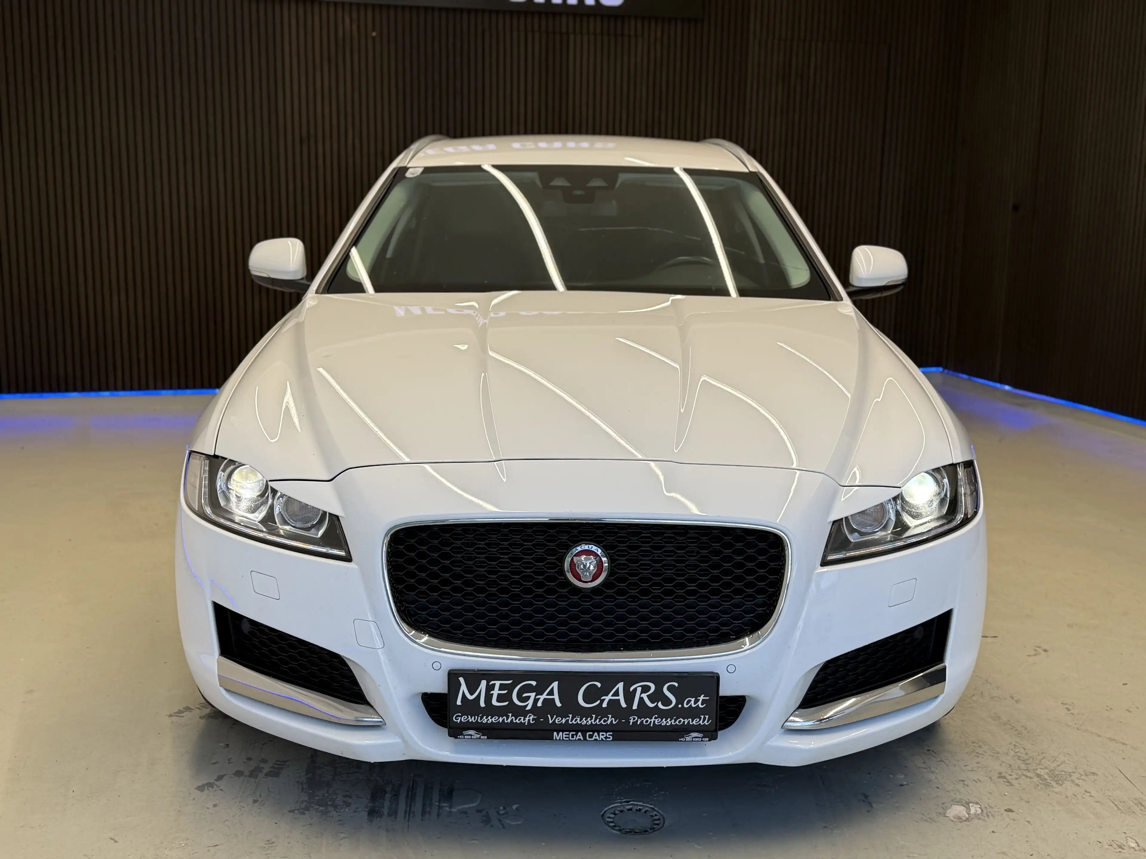Jaguar XF Kombi Diesel AWD AUT. Pure / ALLRAD / LEDER / — photo 4