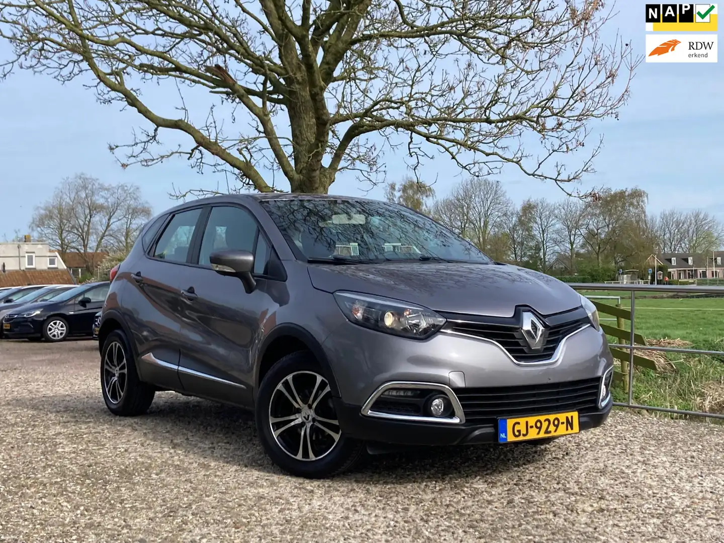 Renault Captur 0.9 TCe Expression | Airco + Cruise + Navi nu €7.9 Grijs - 1