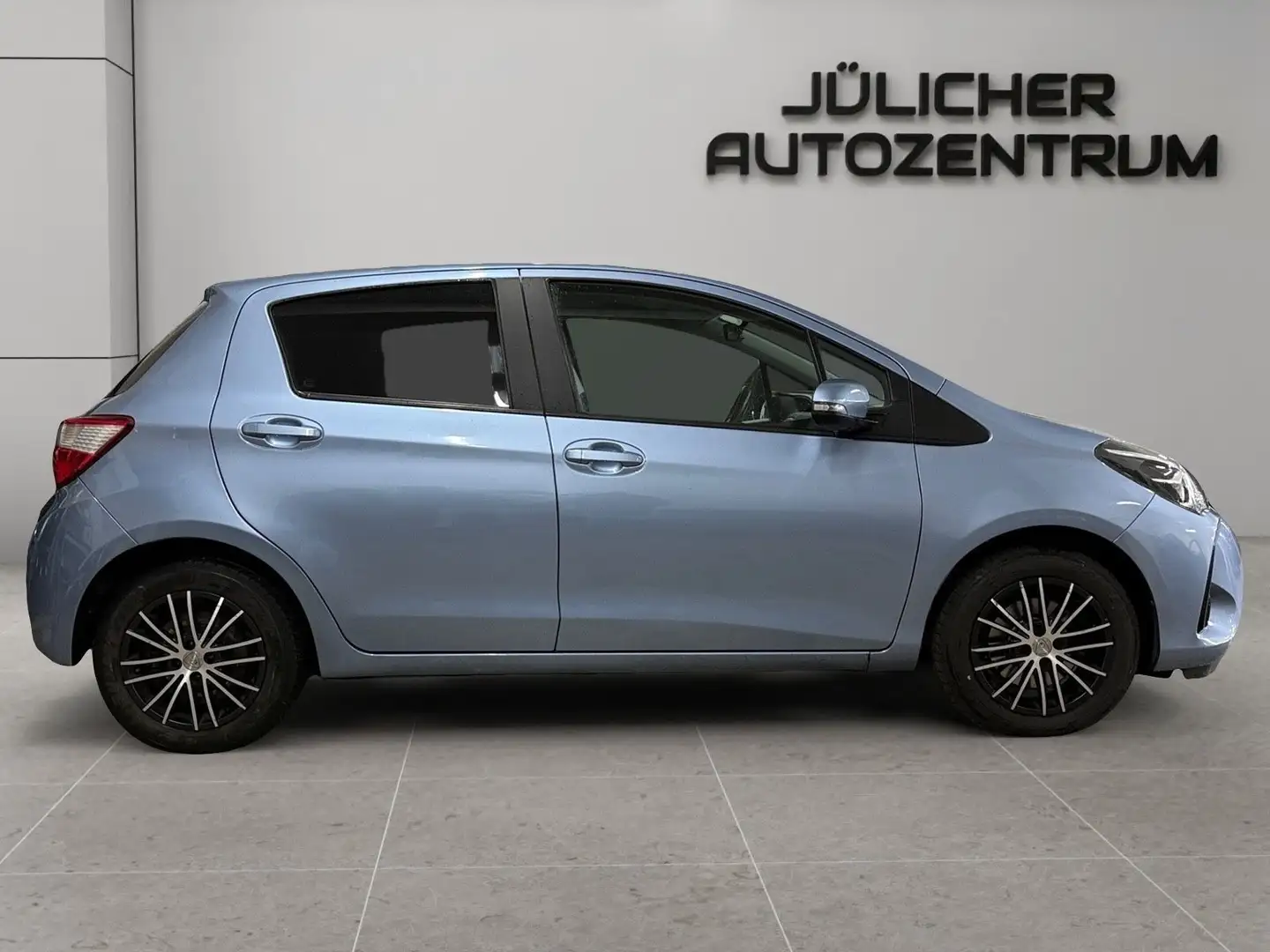 Toyota Yaris Hybrid Comfort Aut., 2.Hand, 8x bereift Blauw - 2