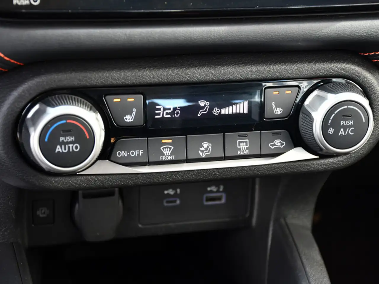 Nissan Versa снимка Nissan Versa